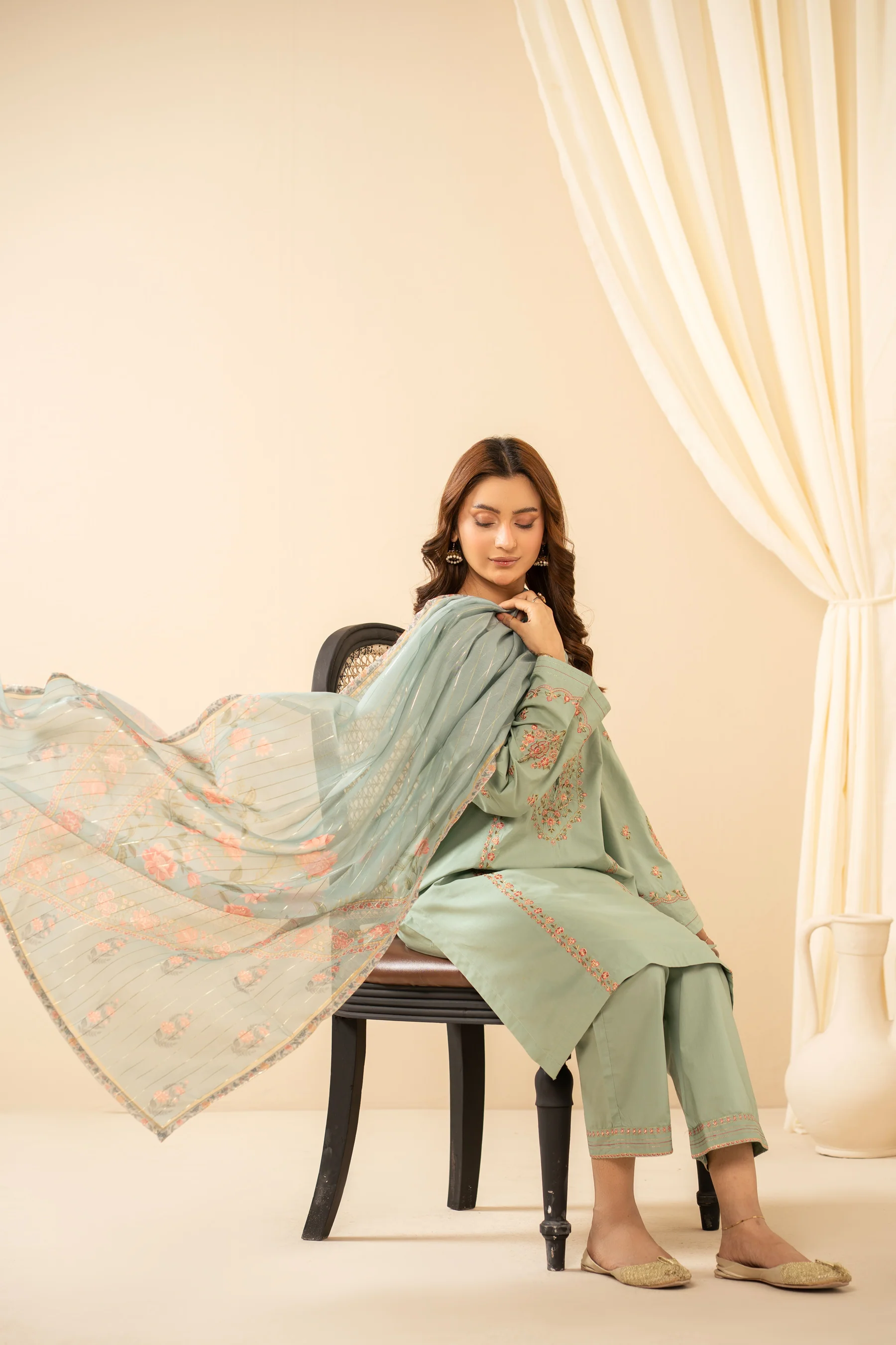 EMBROIDERED CAMBRIC STITCHED 3 PIECE SUIT (FACTORY E-OUTLET) - Image 3