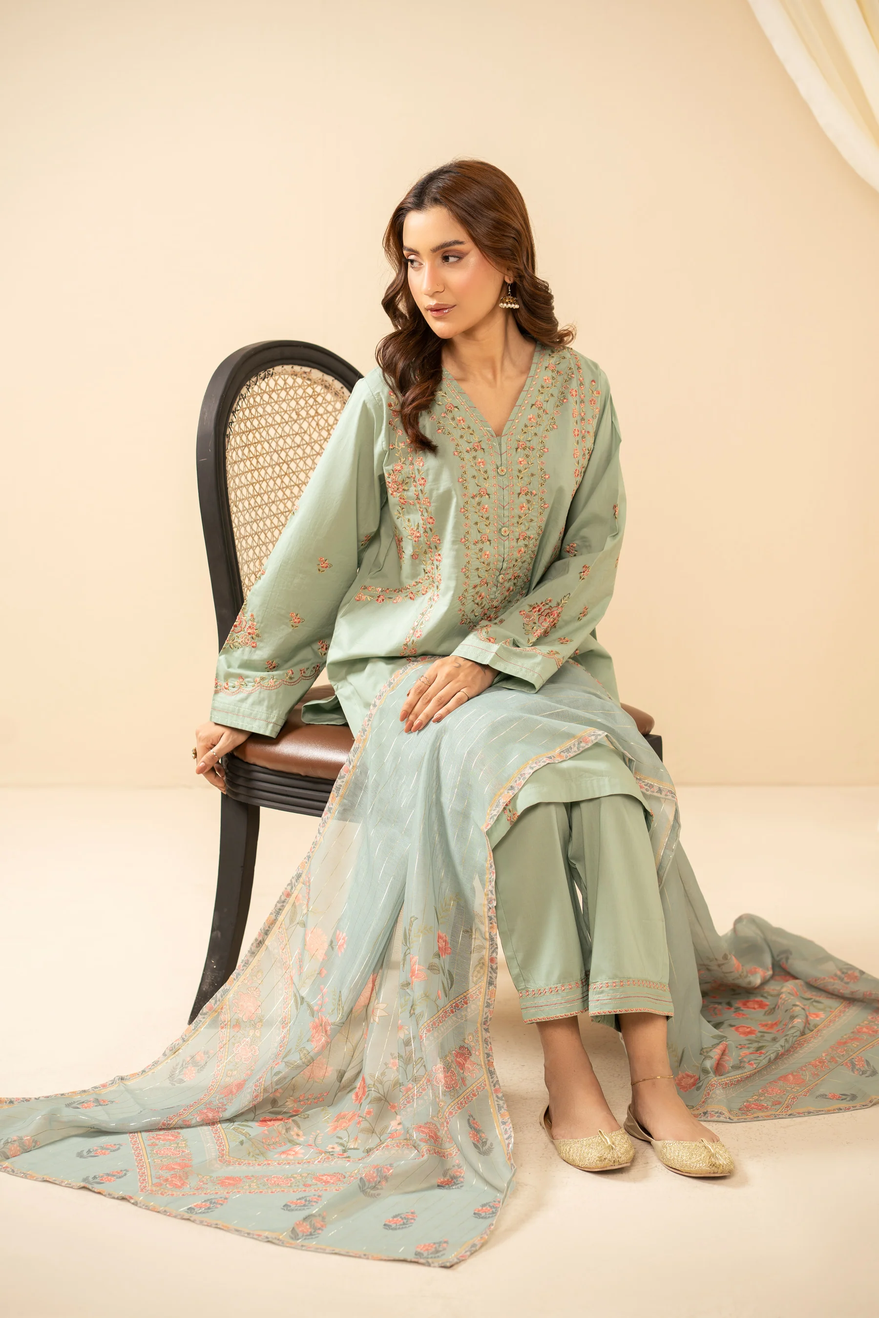 EMBROIDERED CAMBRIC STITCHED 3 PIECE SUIT - Image 3