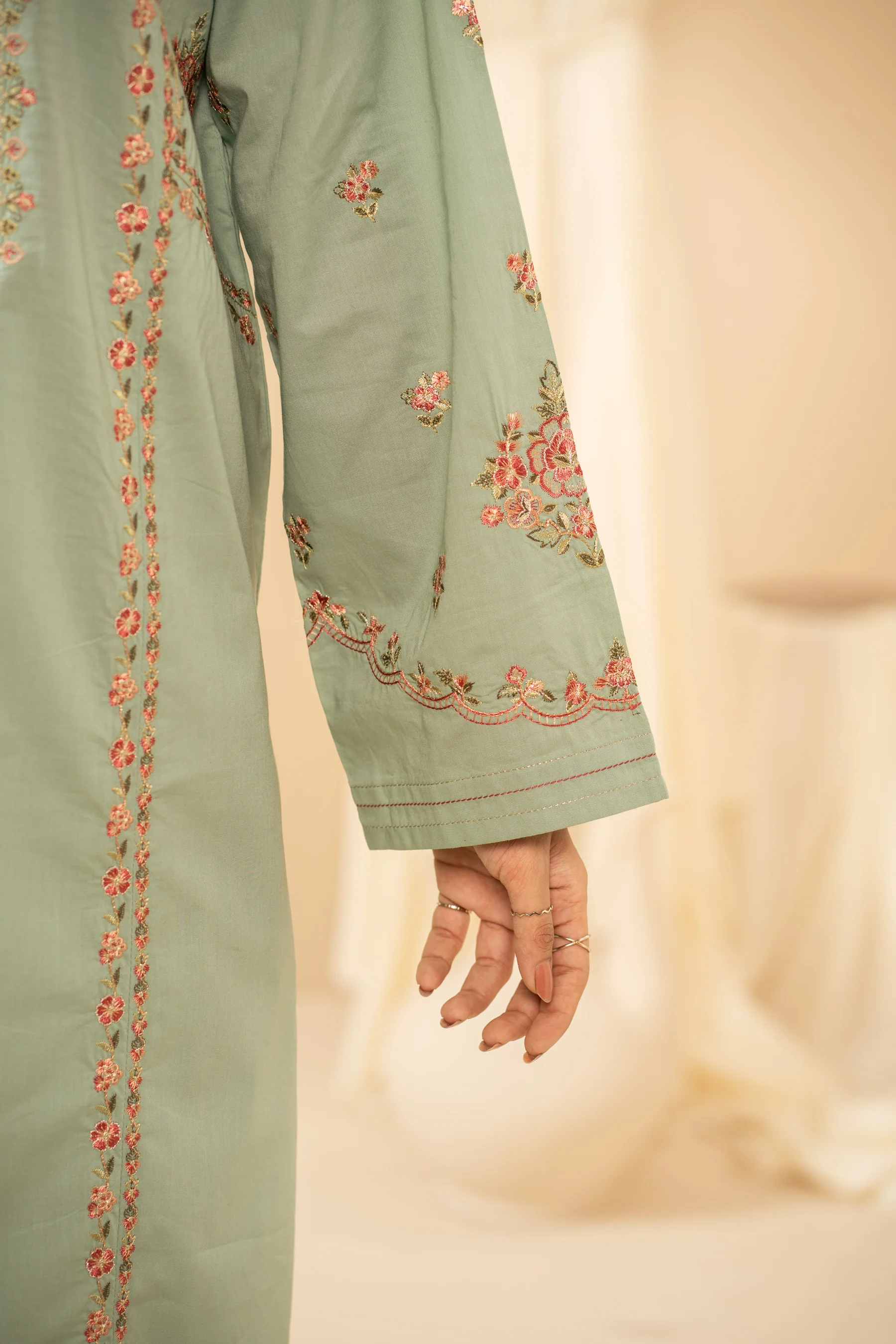 EMBROIDERED CAMBRIC STITCHED 3 PIECE SUIT - Image 4