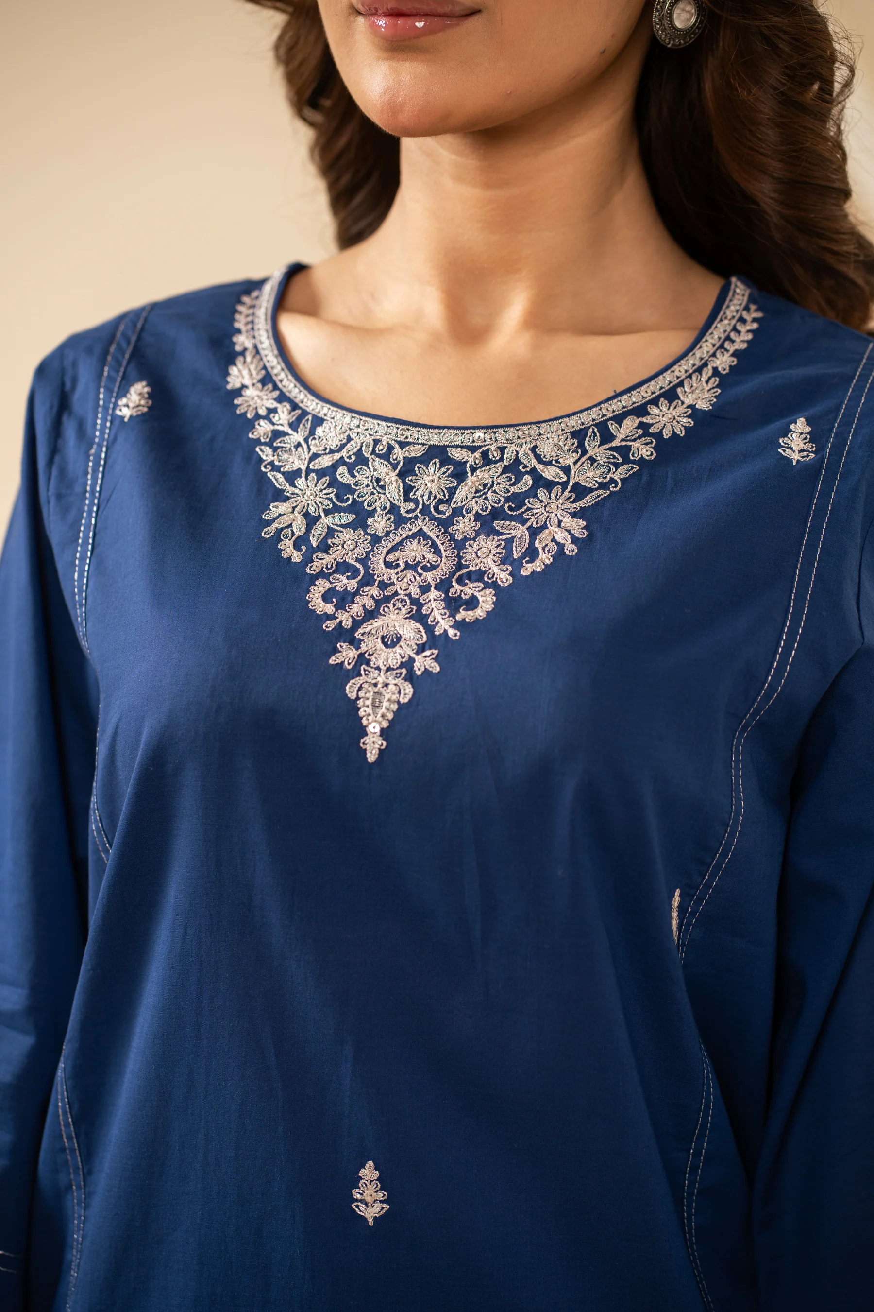 EMBROIDERED CAMBRIC STITCHED 3 PIECE SUIT (FACTORY E-OUTLET) - Image 2