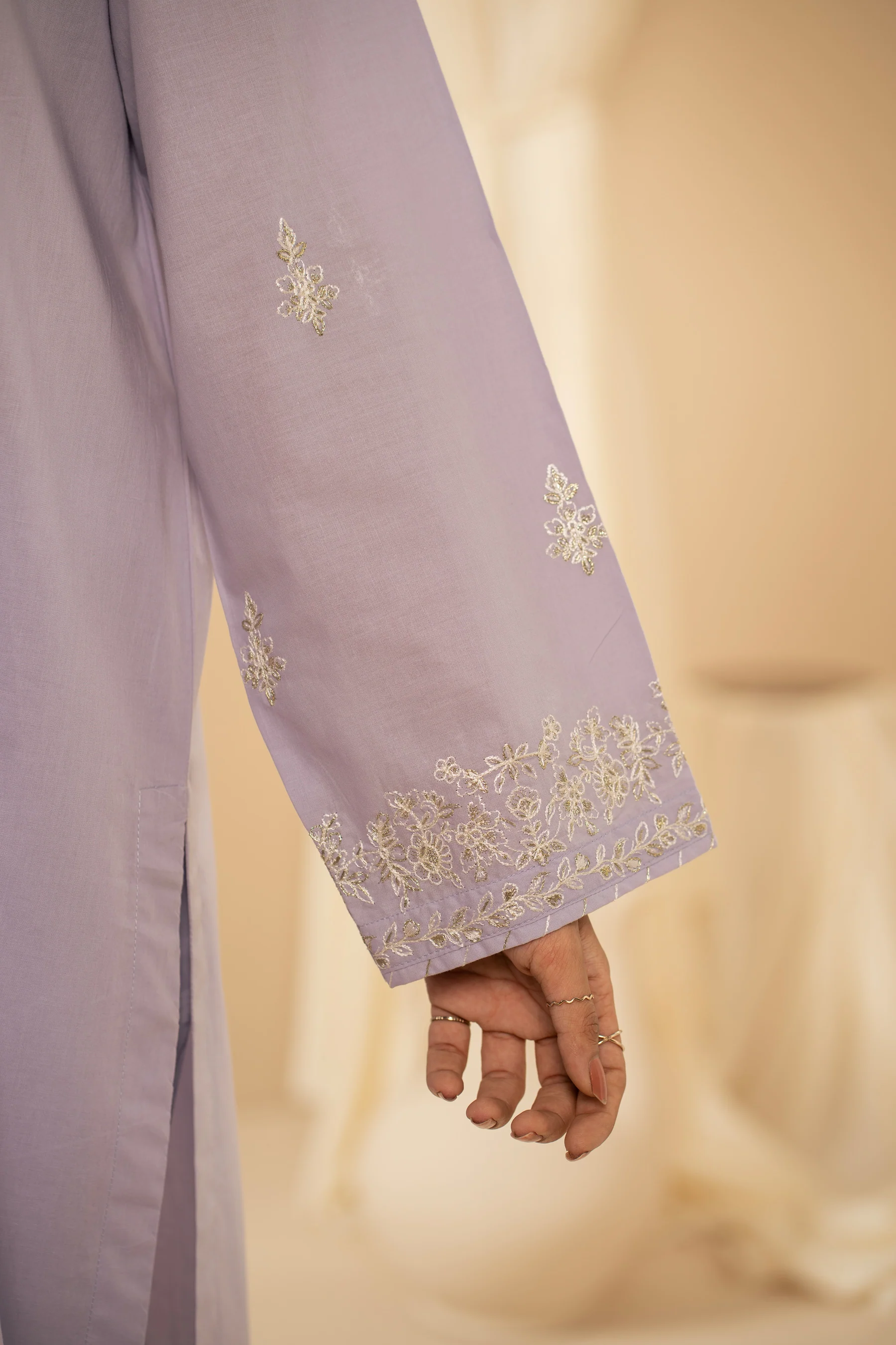 EMBROIDERED CAMBRIC STITCHED 3 PIECE SUIT - Image 3