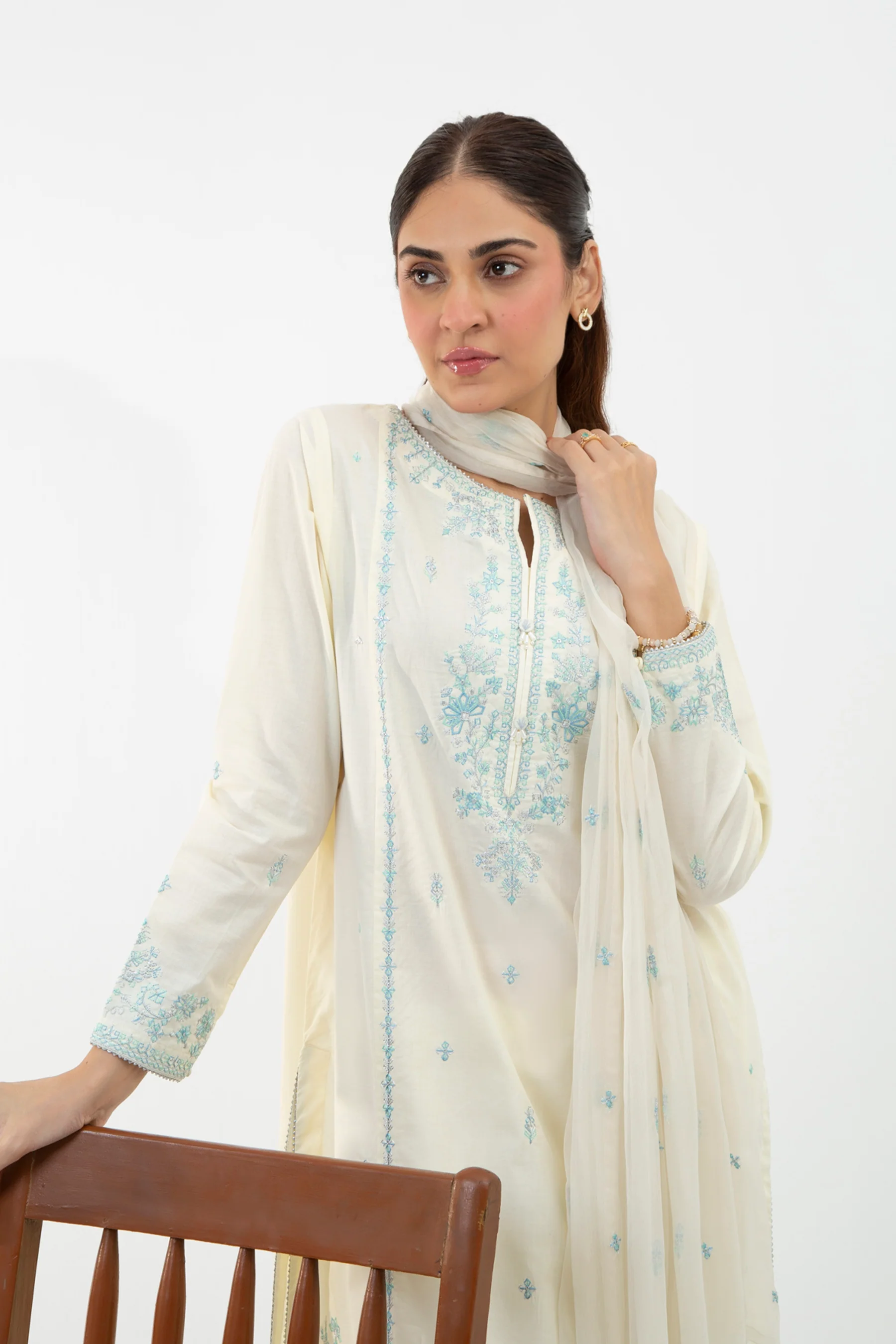 EMBROIDERED CAMBRIC STITCHED 3 PIECE SUIT - Image 2