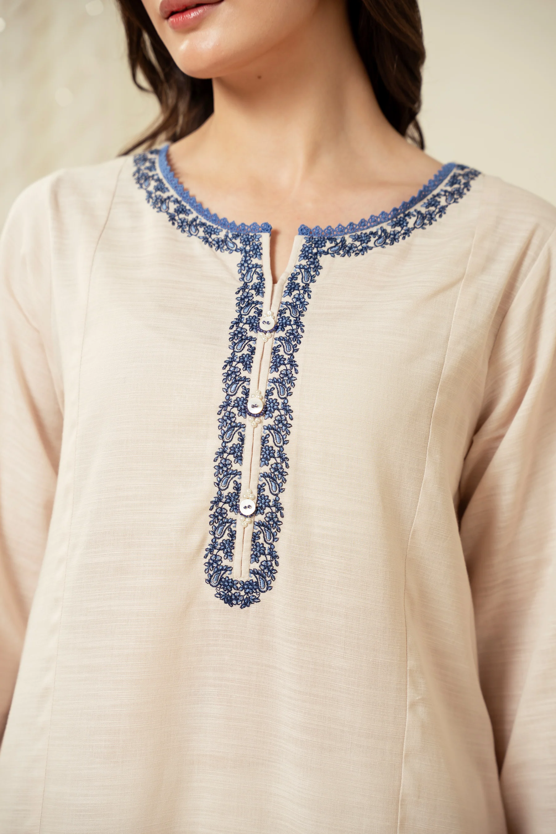 EMBROIDERED SUIT - Image 4
