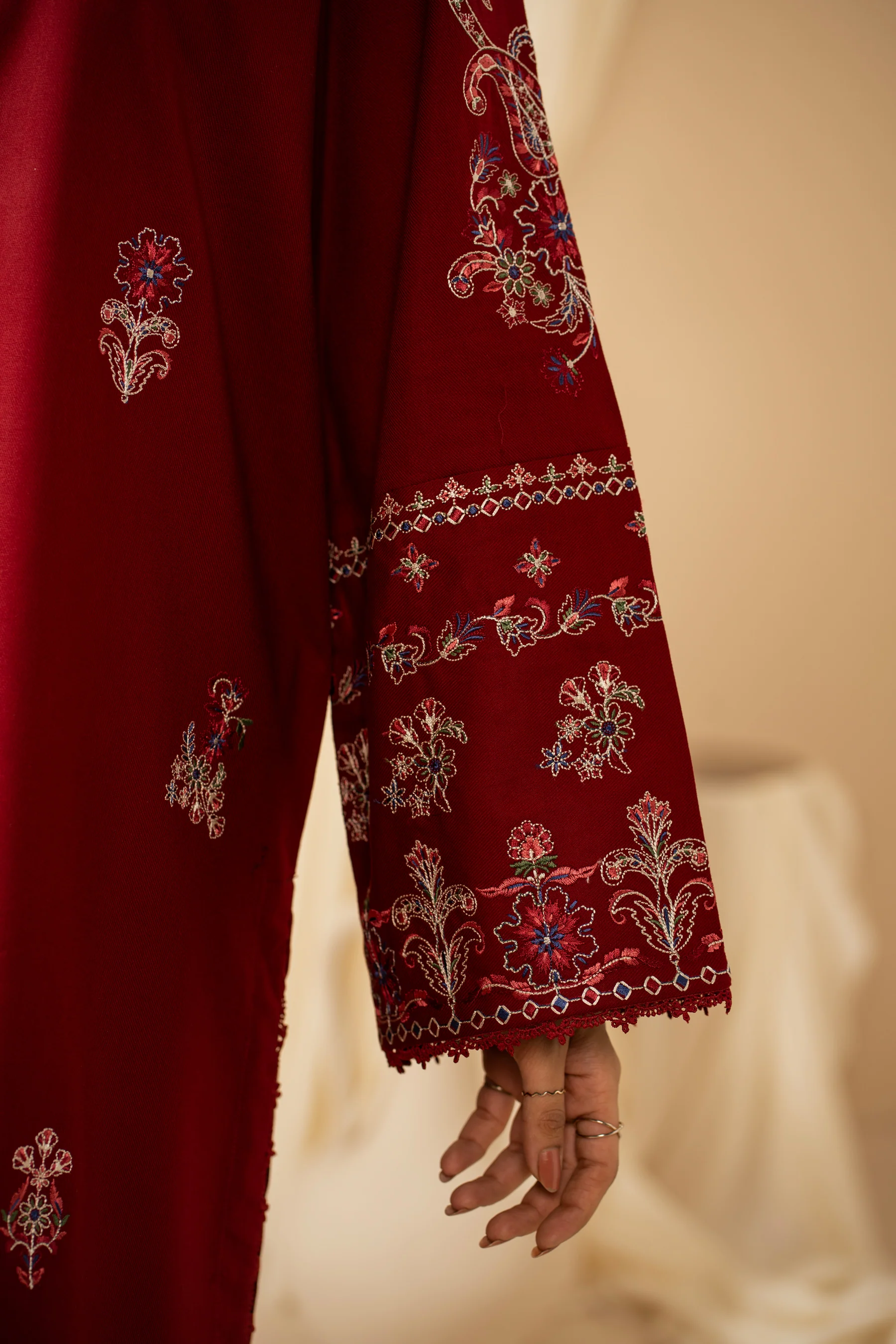 EMBROIDERED KHADDAR STITCHED 3 PIECE SUIT - Image 3
