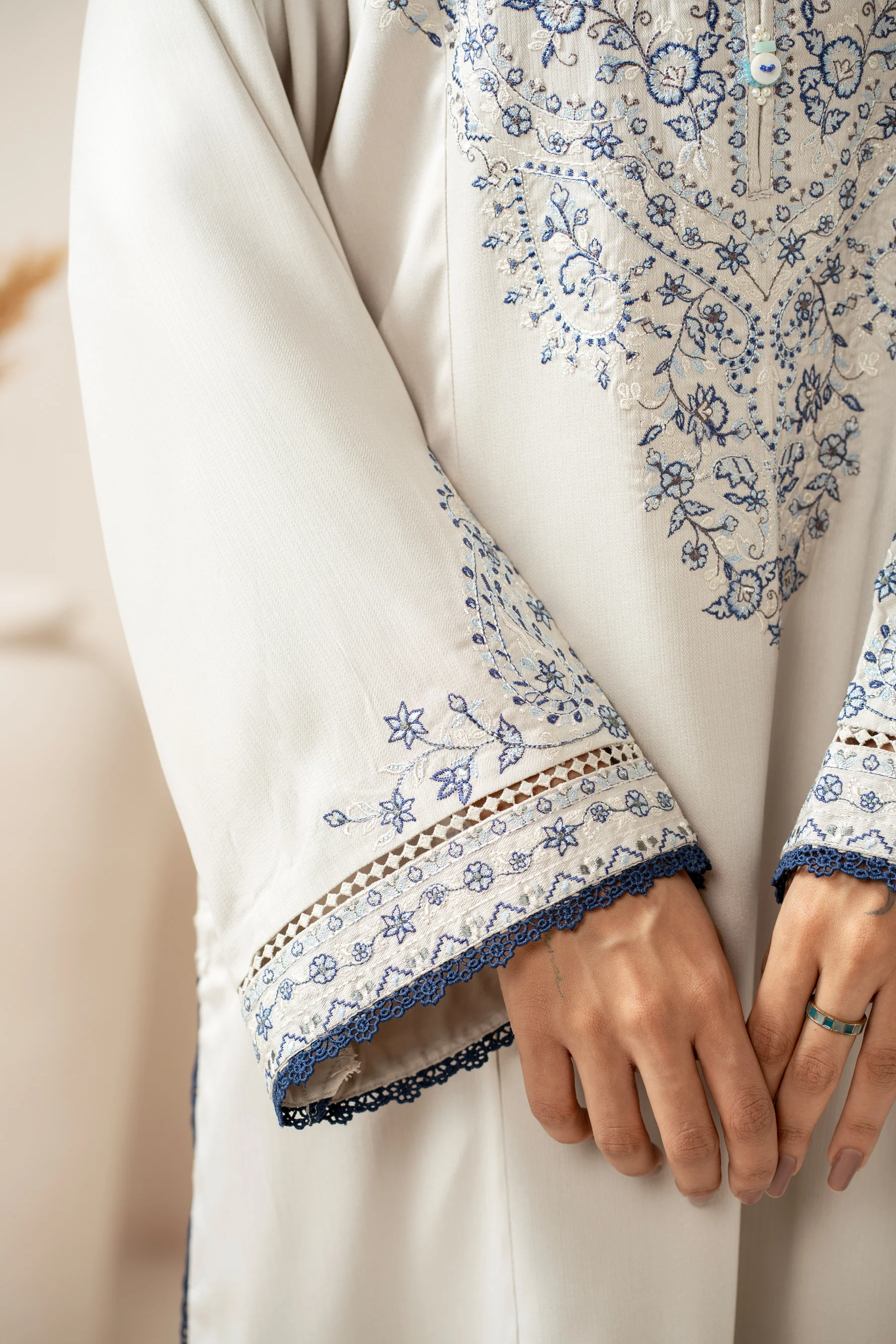 STITCHED EMBROIDERED SUIT - Image 2