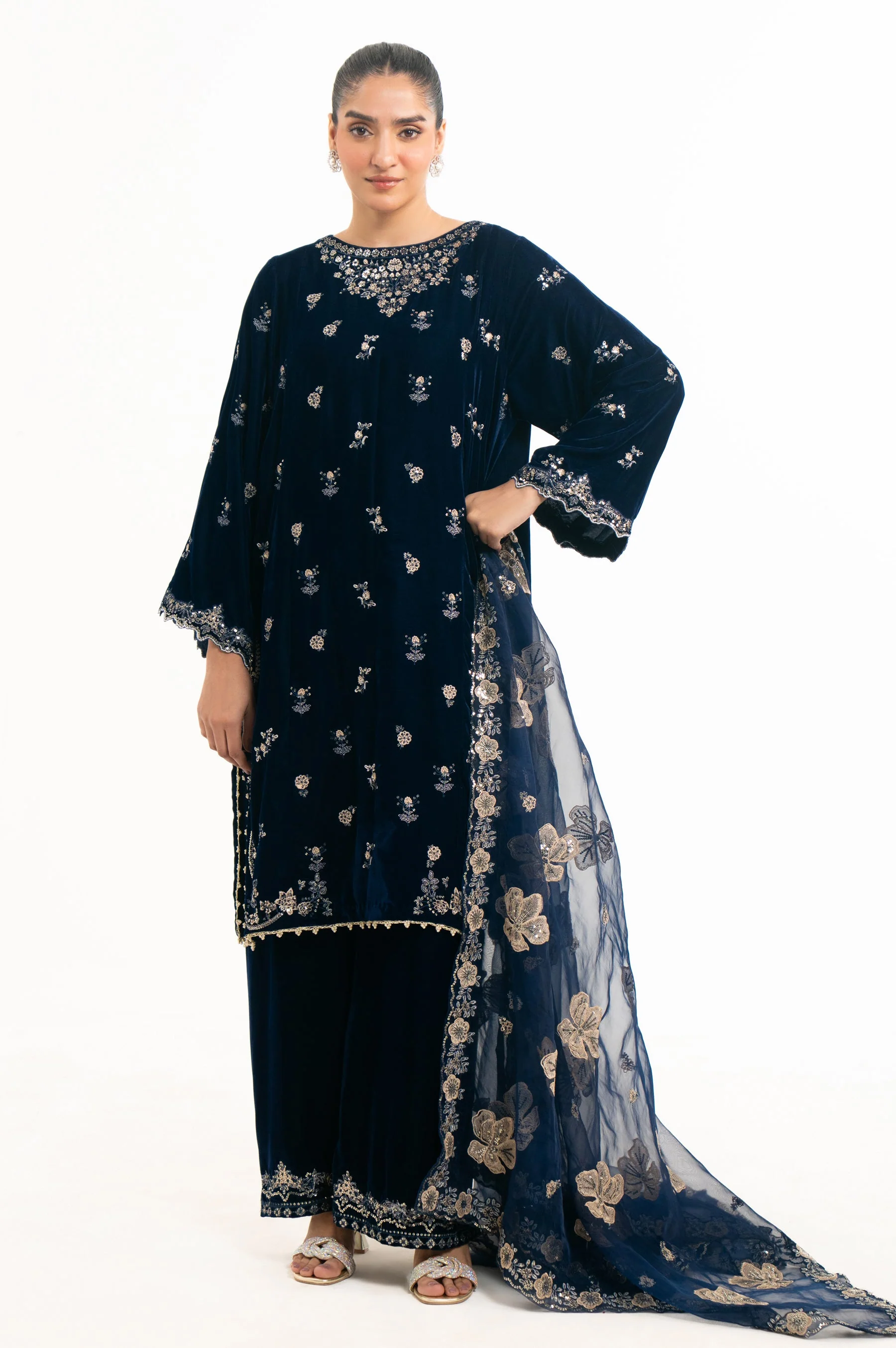 STITCHED EMBROIDERED VELVET SUIT (FACTORY E-OUTLET)
