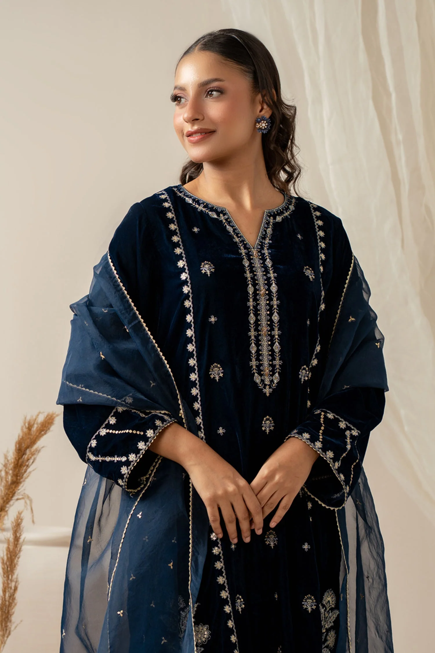 EMBROIDERED VELVET SUIT (FACTORY E-OUTLET) - Image 2