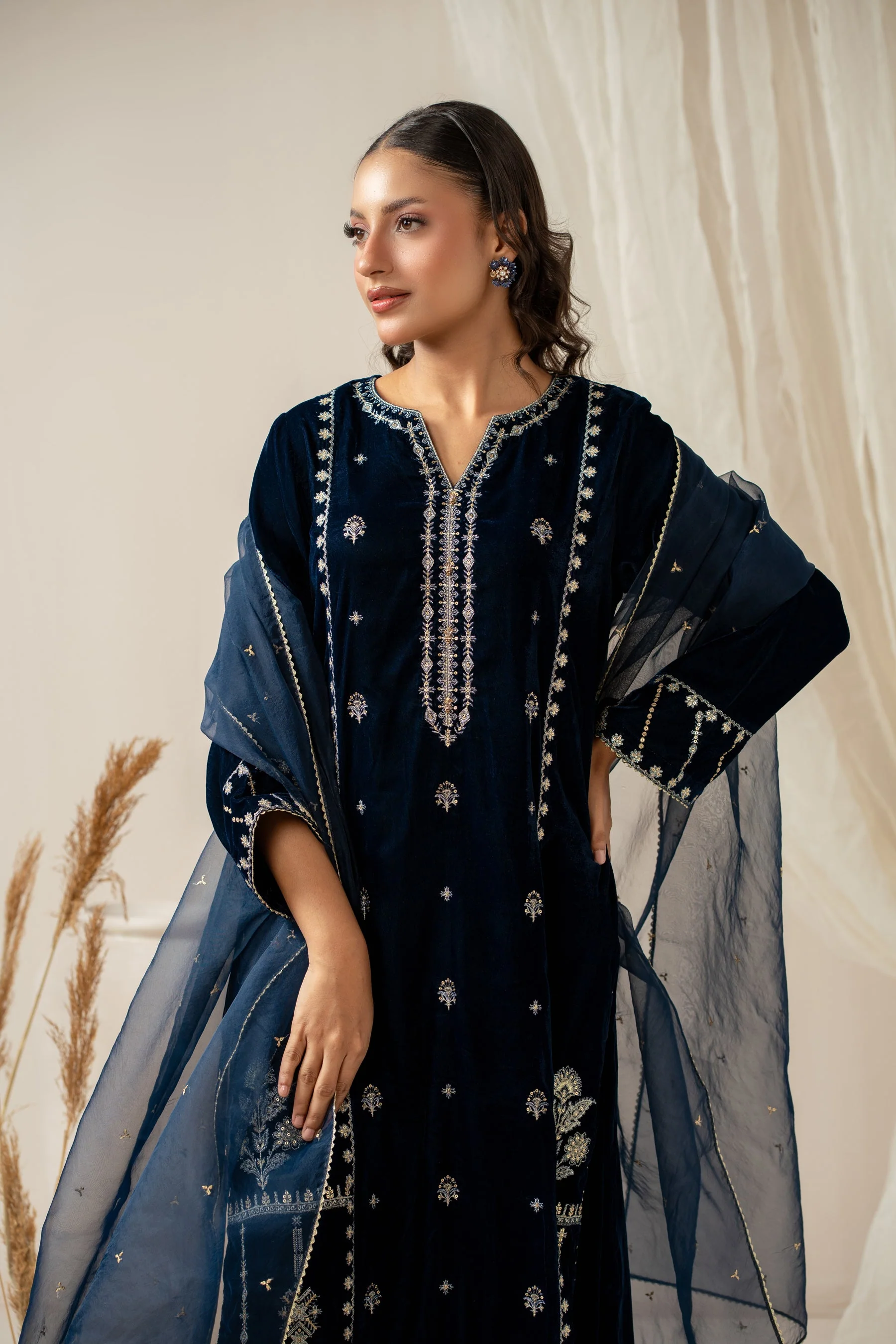 EMBROIDERED VELVET SUIT (FACTORY E-OUTLET) - Image 4