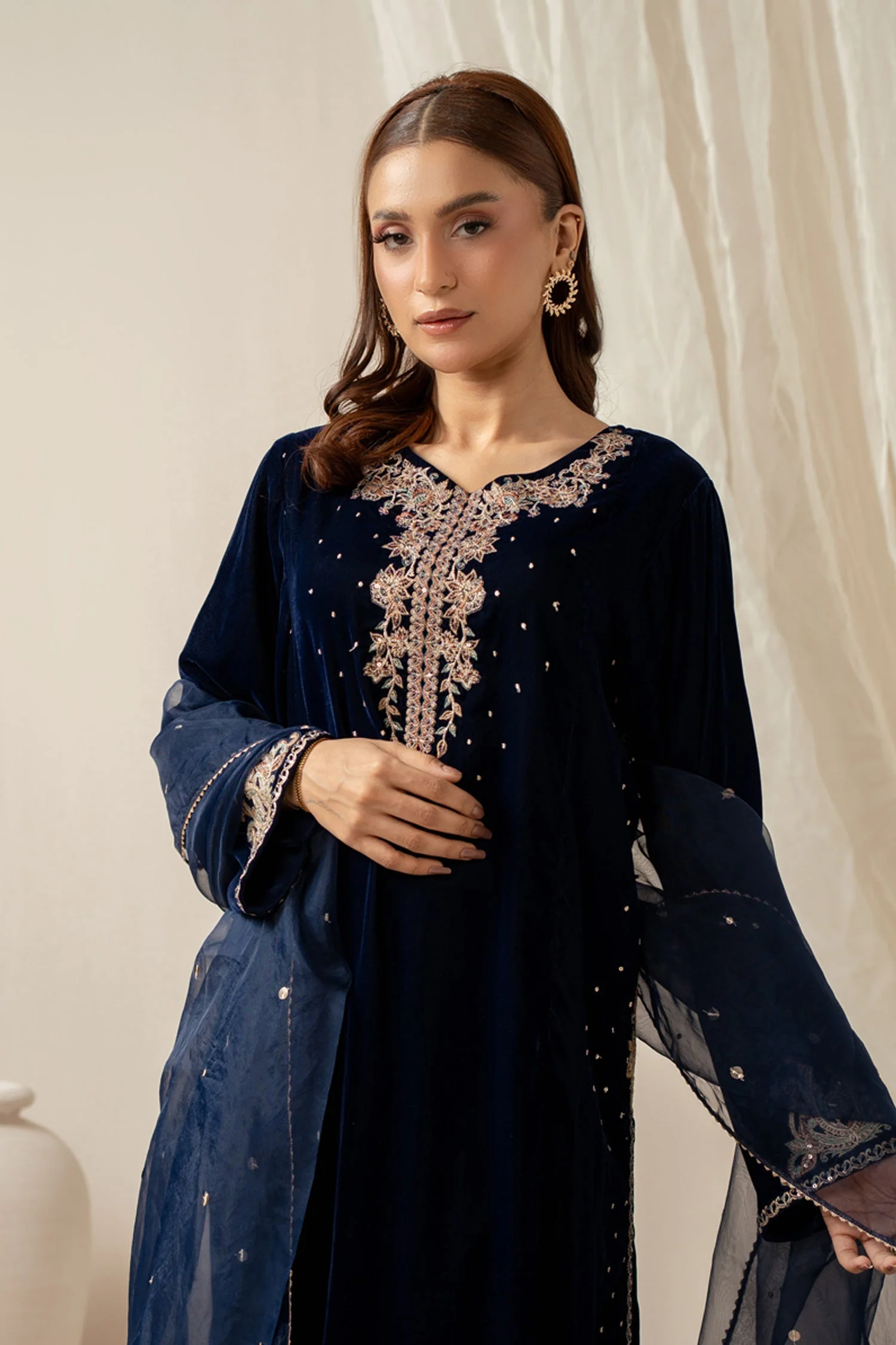 STITCHED EMBROIDERED VELVET SUIT (FACTORY E-OUTLET) - Image 8