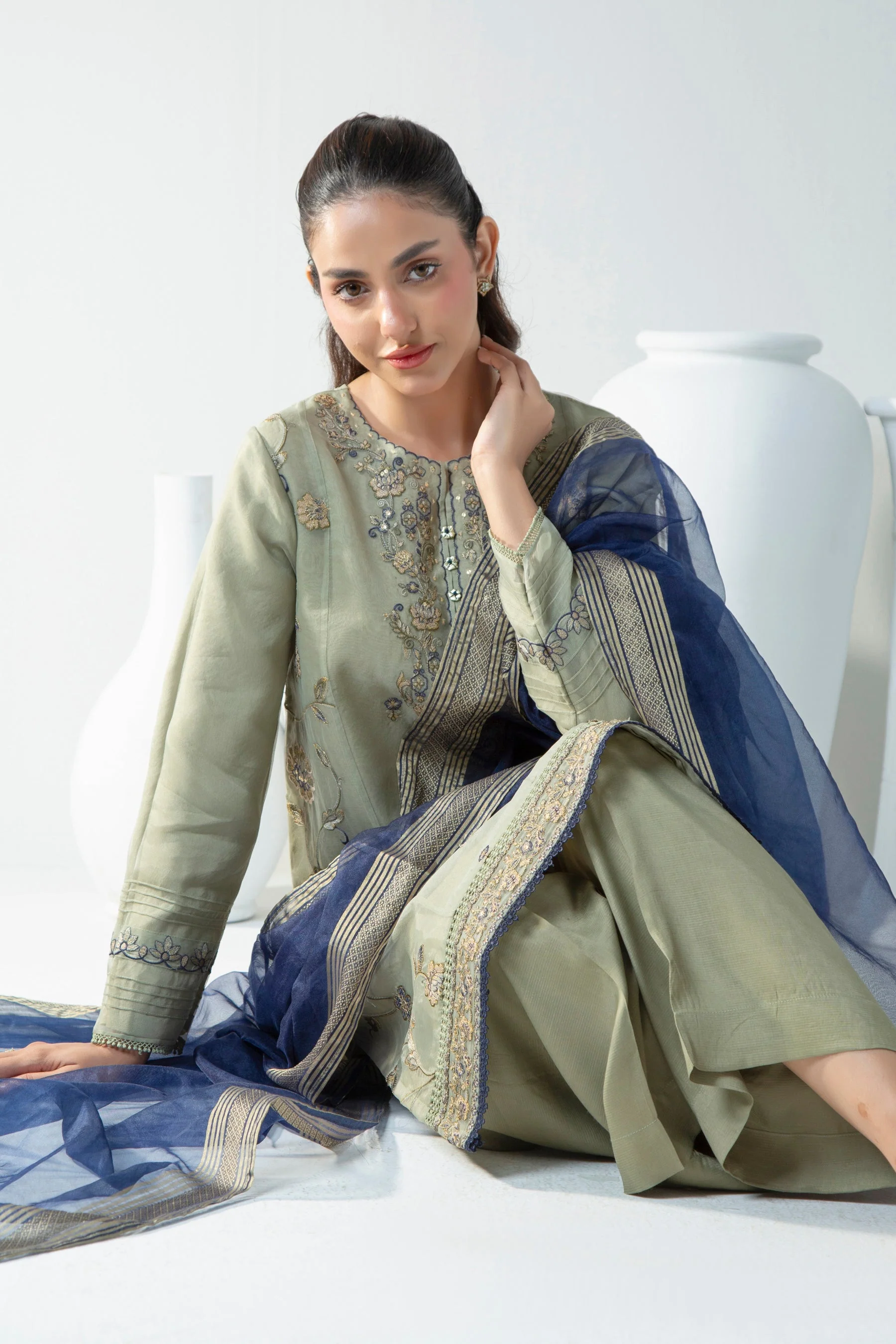 STITCHED EMBROIDERED ORGANZA  SUIT (FACTORY E-OUTLET) - Image 2