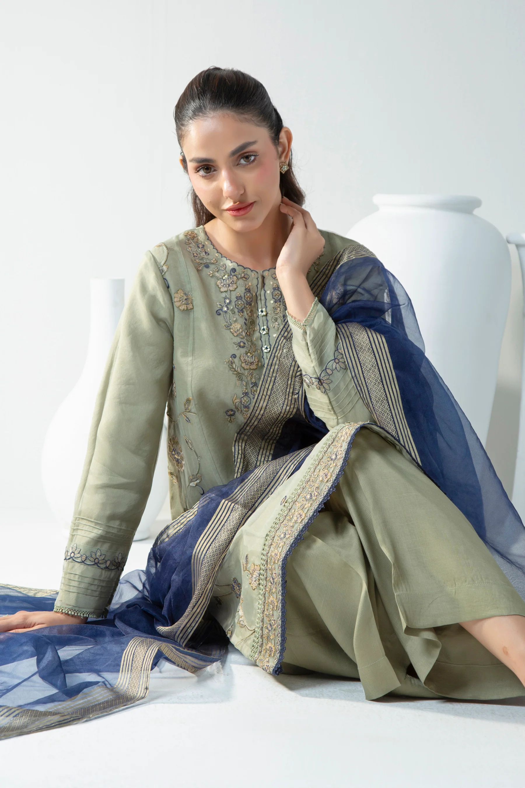 STITCHED EMBROIDERED ORGANZA  SUIT - Image 2