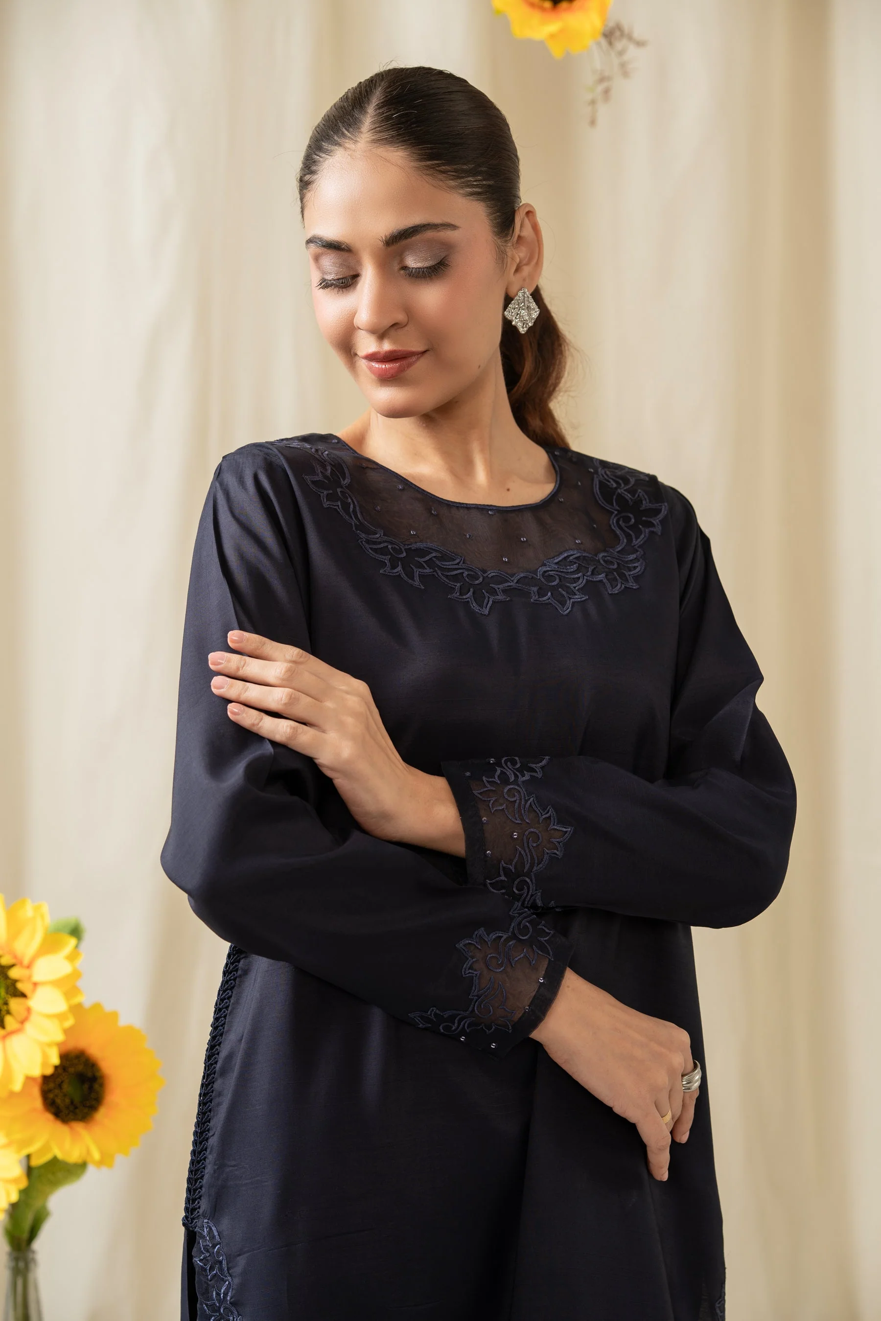 STITCHED EMBROIDERED RAW SILK SUIT (FACTORY E-OUTLET) - Image 3