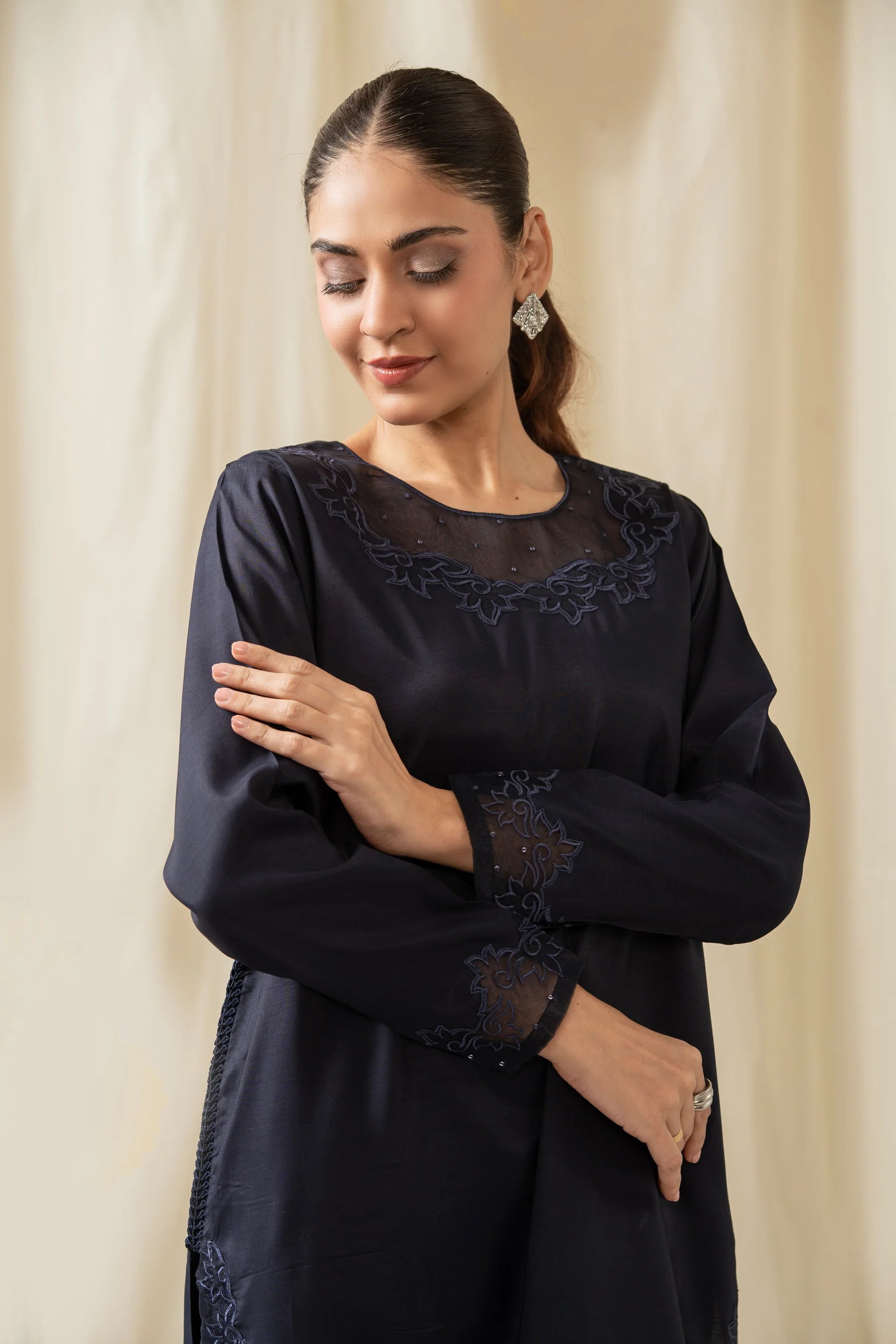 STITCHED EMBROIDERED RAW SILK SUIT - Image 4