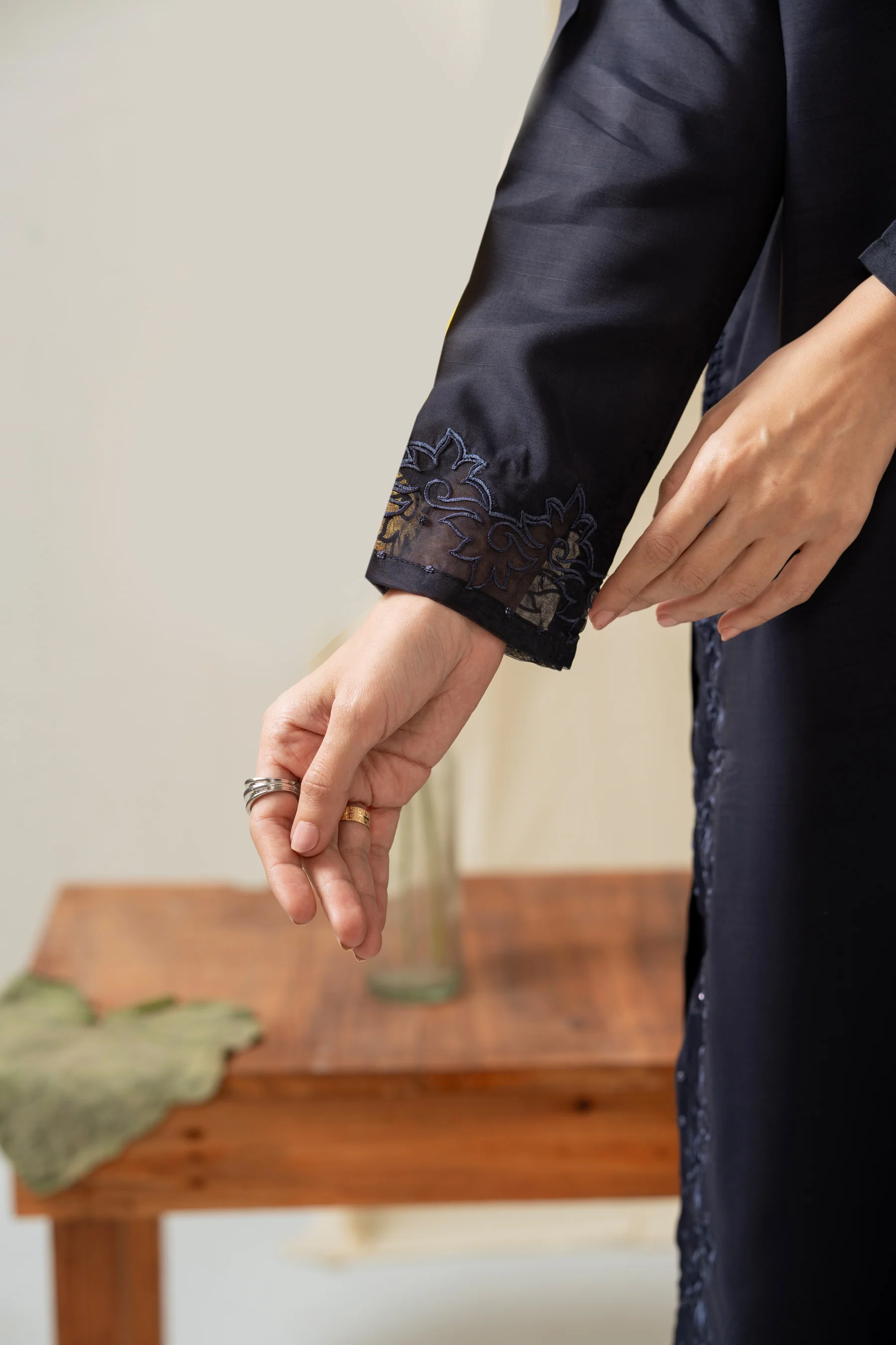 STITCHED EMBROIDERED RAW SILK SUIT - Image 5