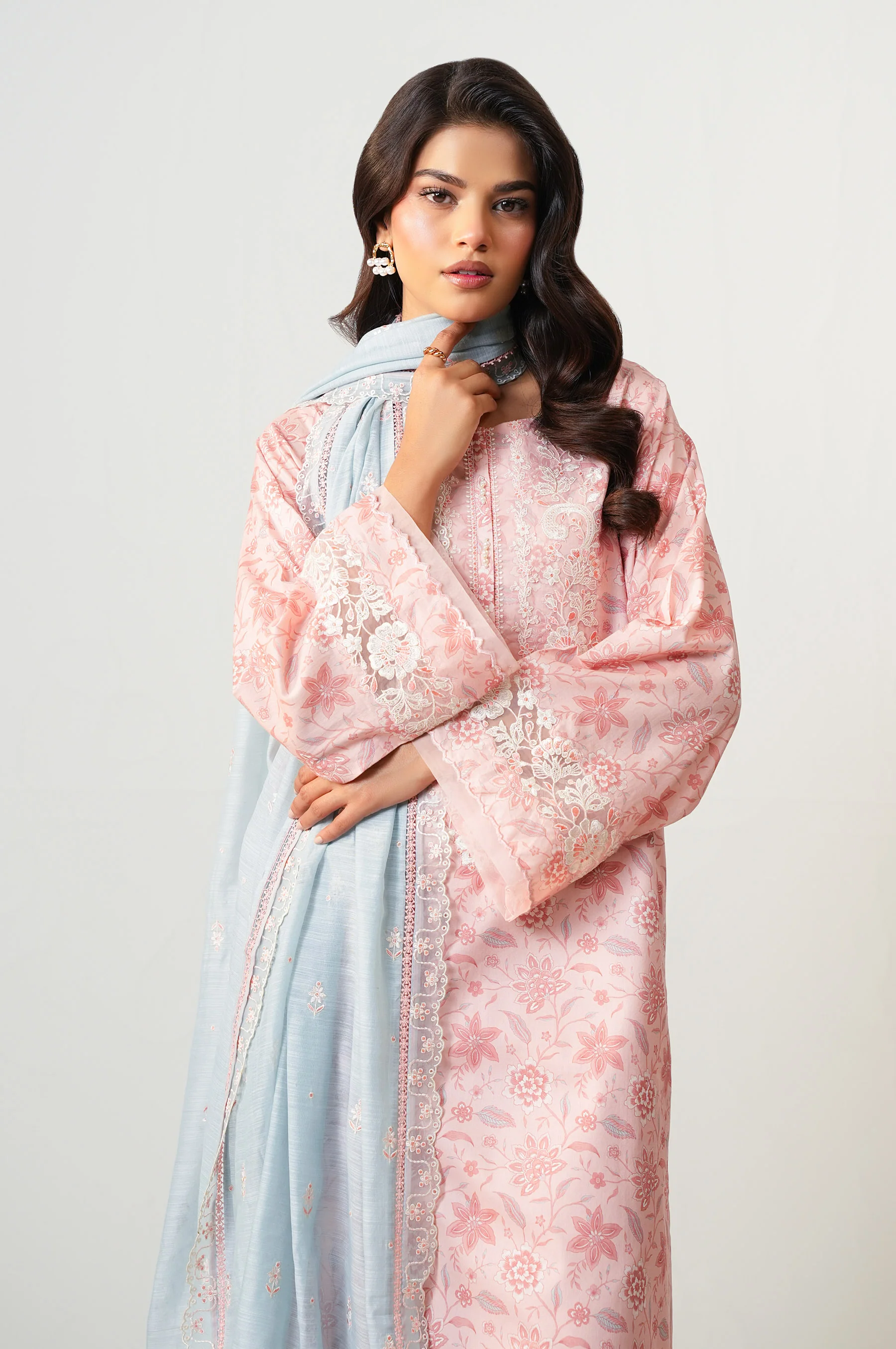 UNSTITCHED EMBROIDERED SUIT - Image 5