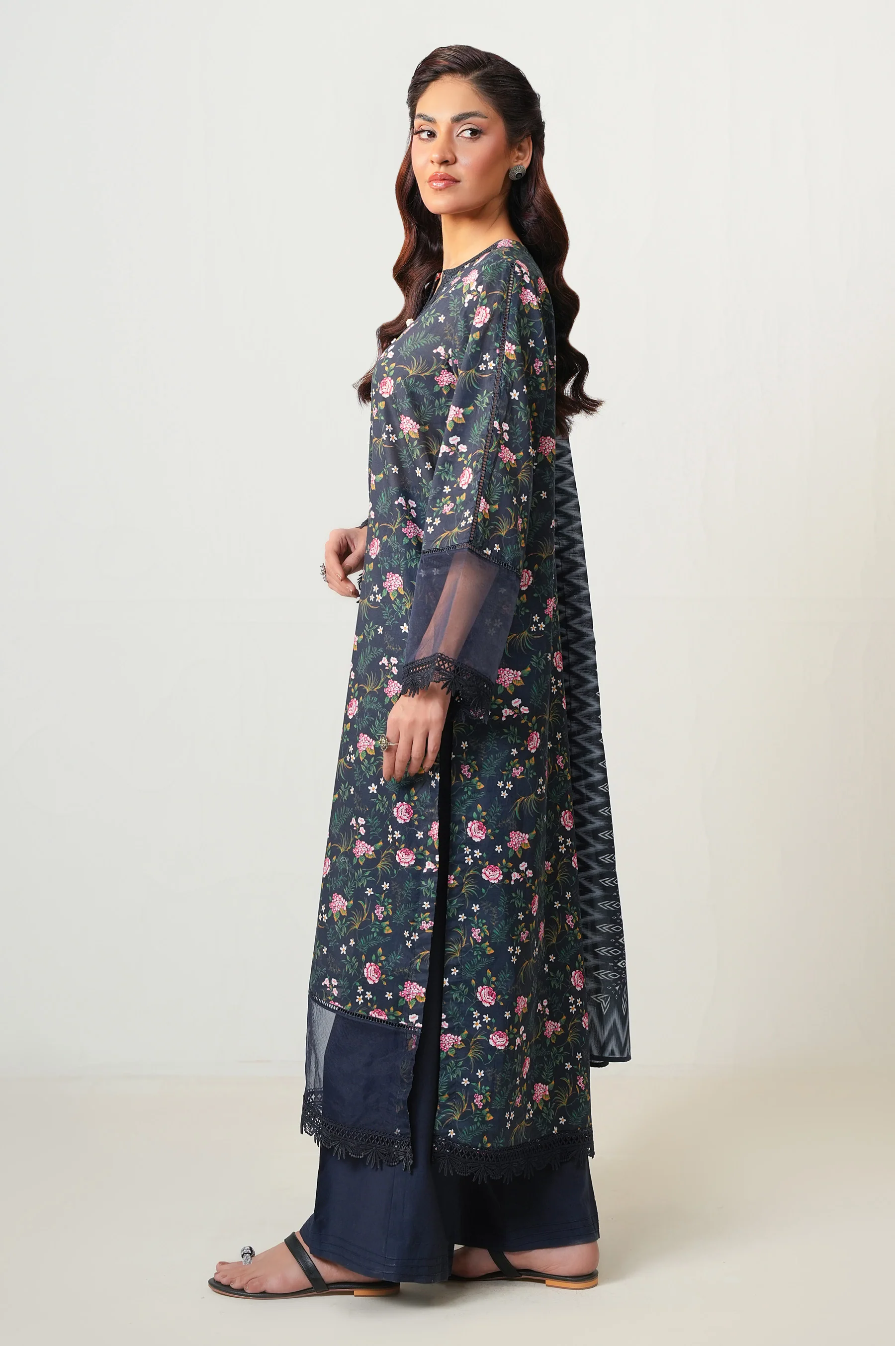 UNSTITCHED PRINTED SUIT - Image 3