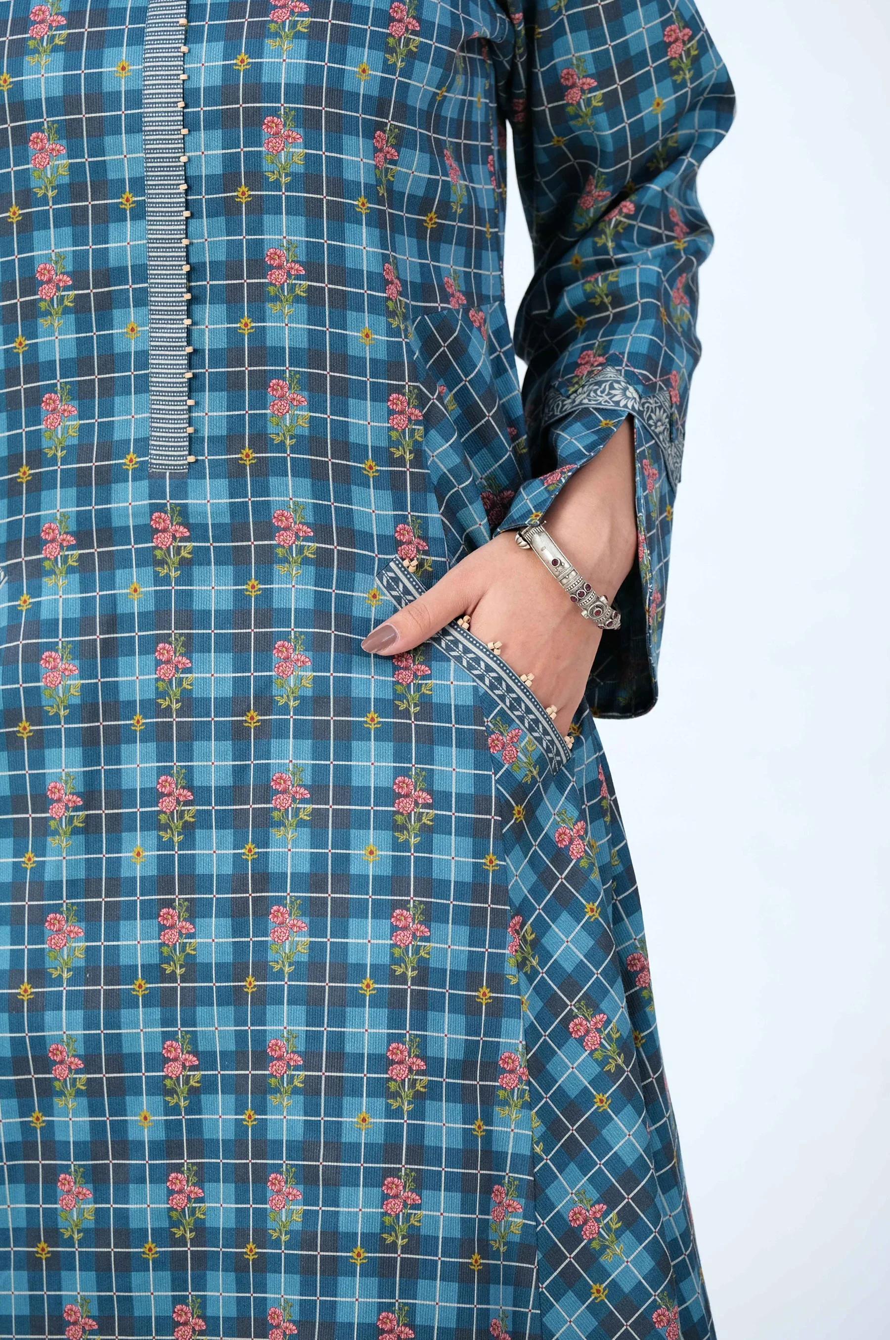 Unstitched 1 Piece Printed Khaddar Shirt - Image 5