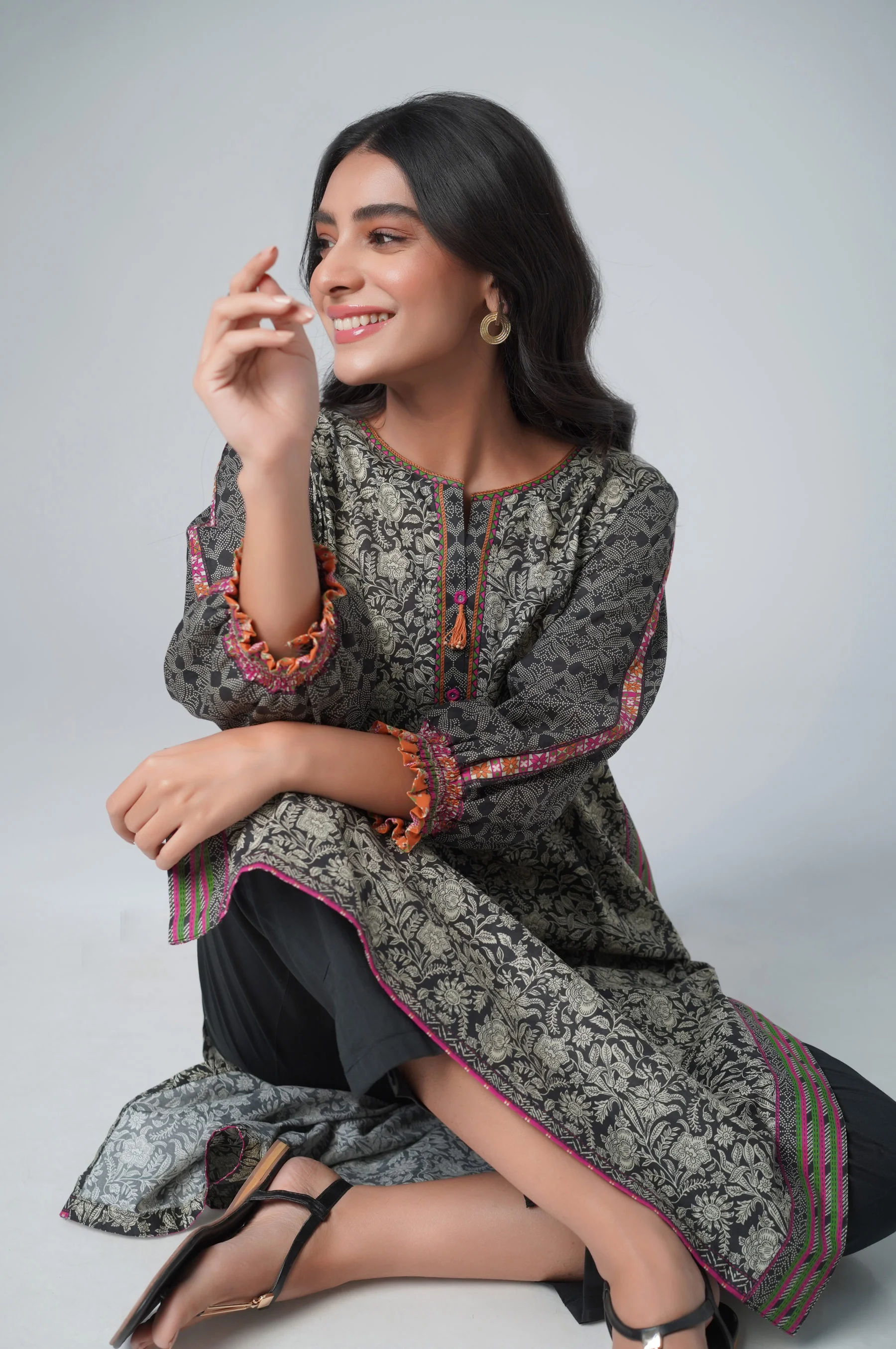 Unstitched 1 Piece Printed Lawn Shirt - Image 4