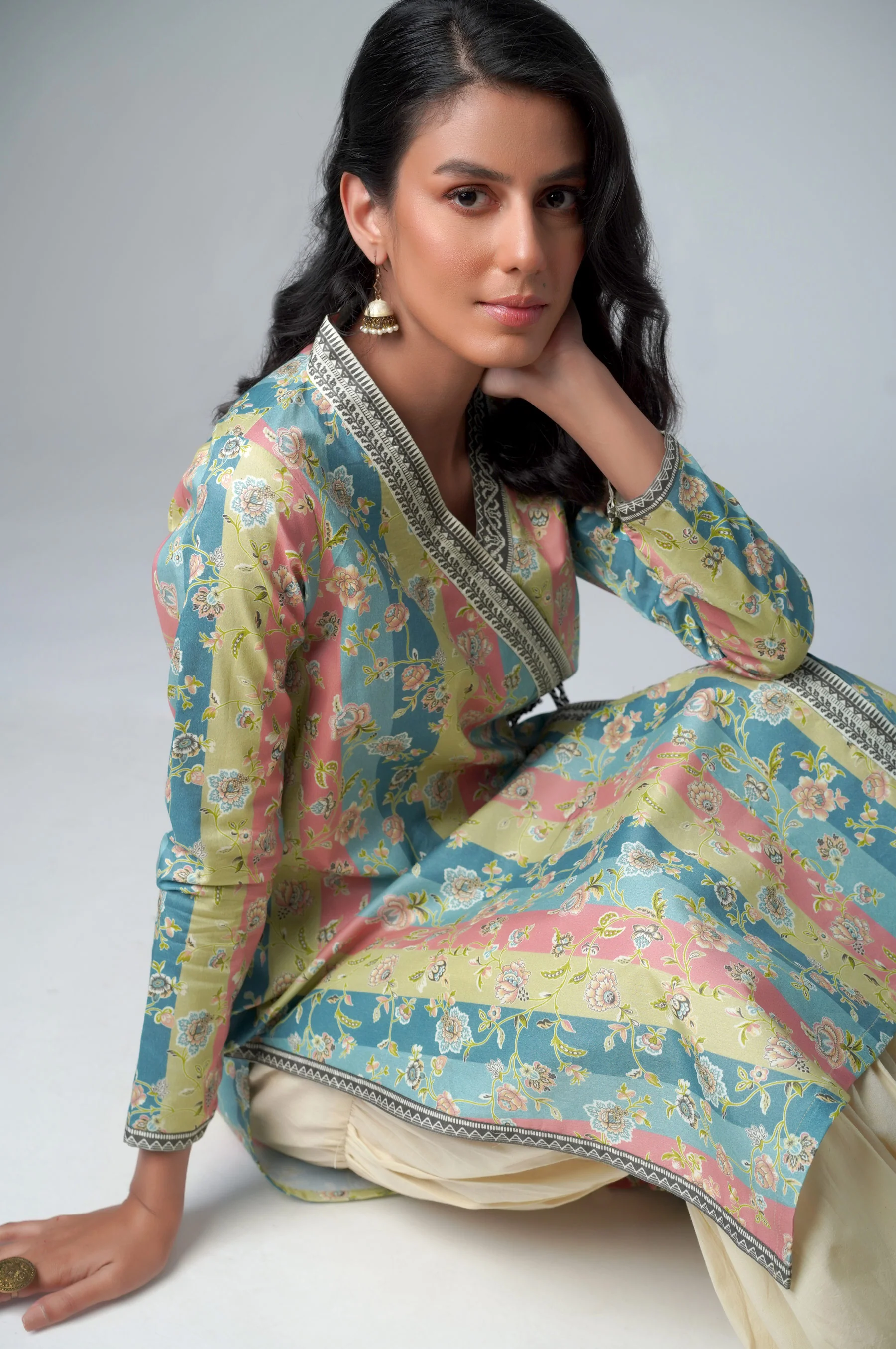 Unstitched 1 Piece Printed Lawn Shirt - Image 4