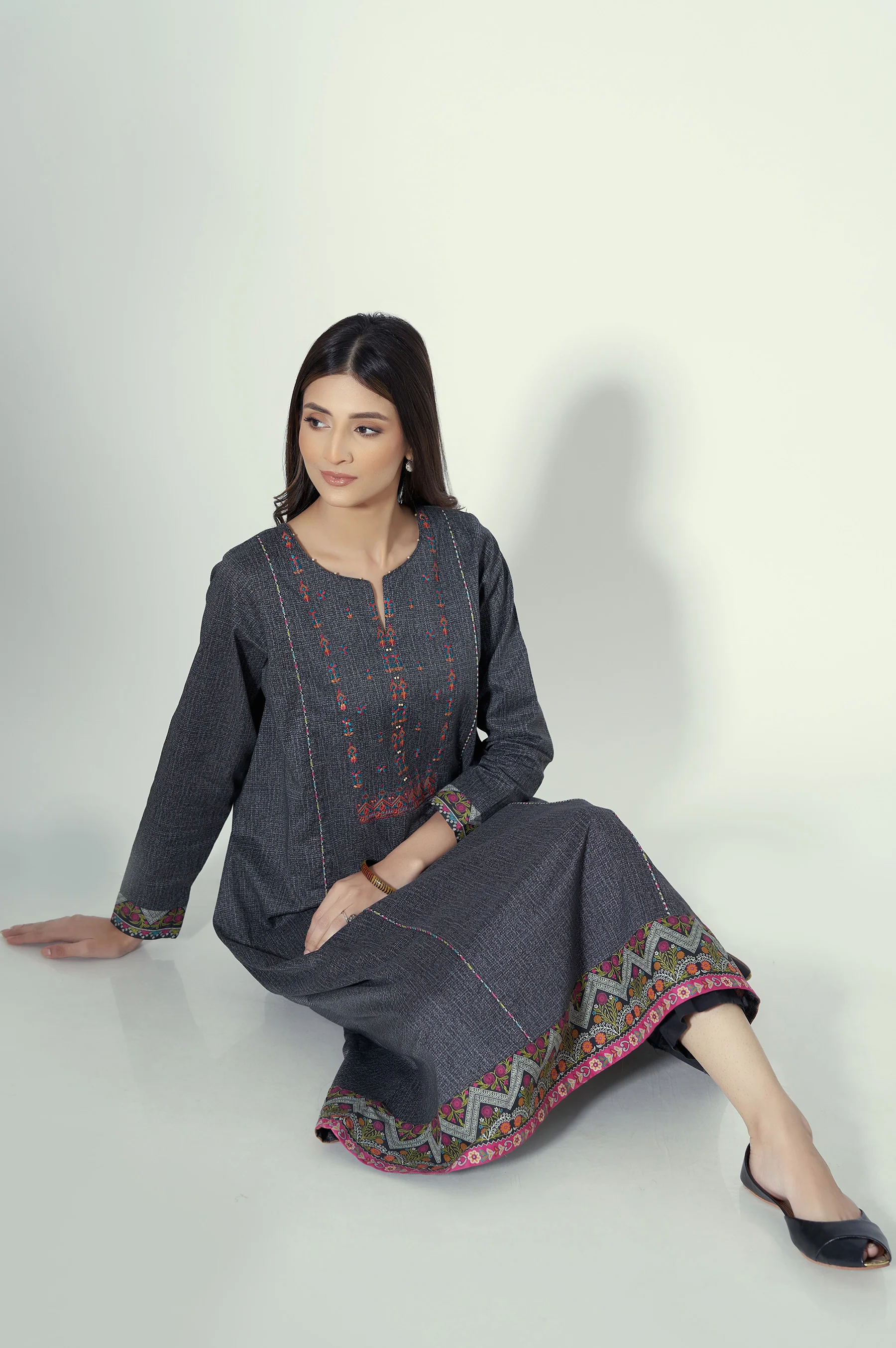 Unstitched 1 Piece Printed Lawn Shirt - Image 3