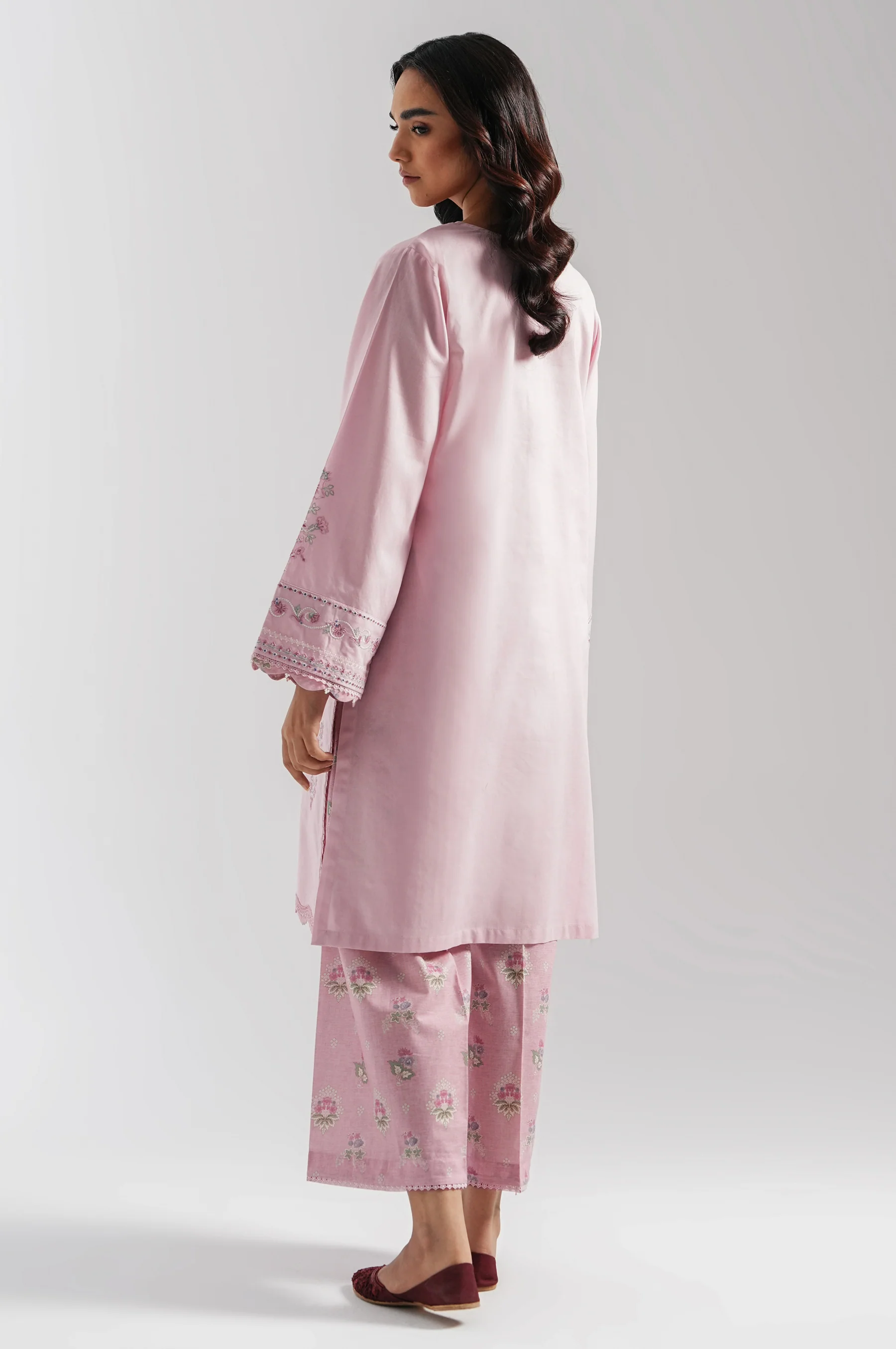 UNSTITCHED EMBROIDERED SUIT - Image 5