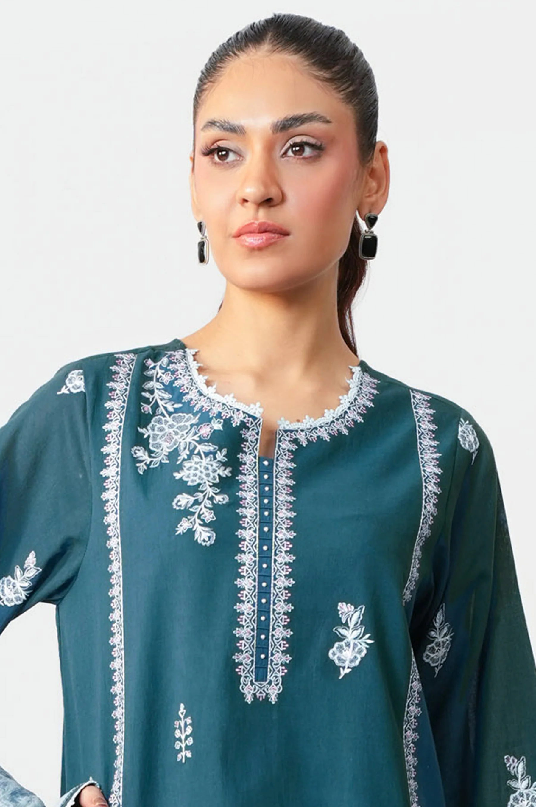UNSTITCHED EMBROIDERED SUIT - Image 2