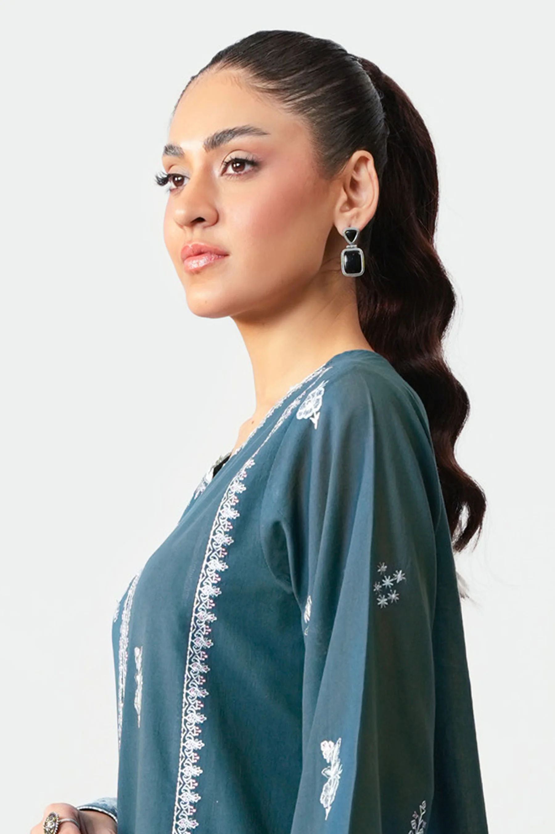 UNSTITCHED EMBROIDERED SUIT - Image 3