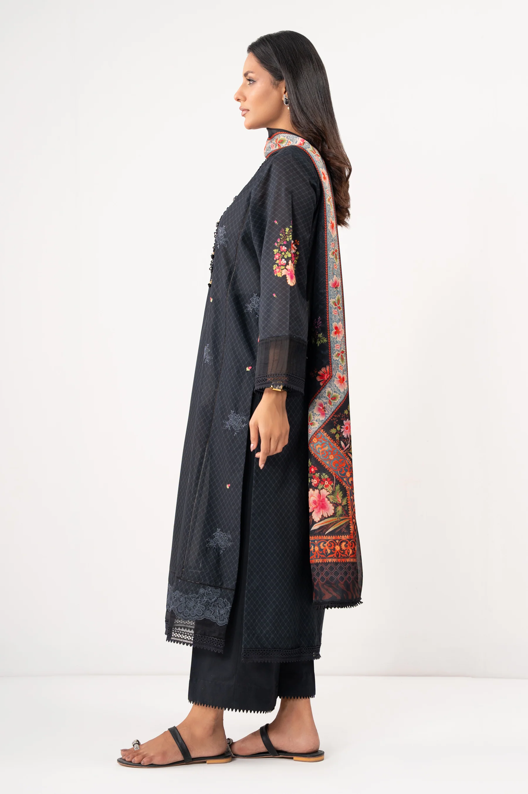UNSTITCHED EMBROIDERED SUIT - Image 3