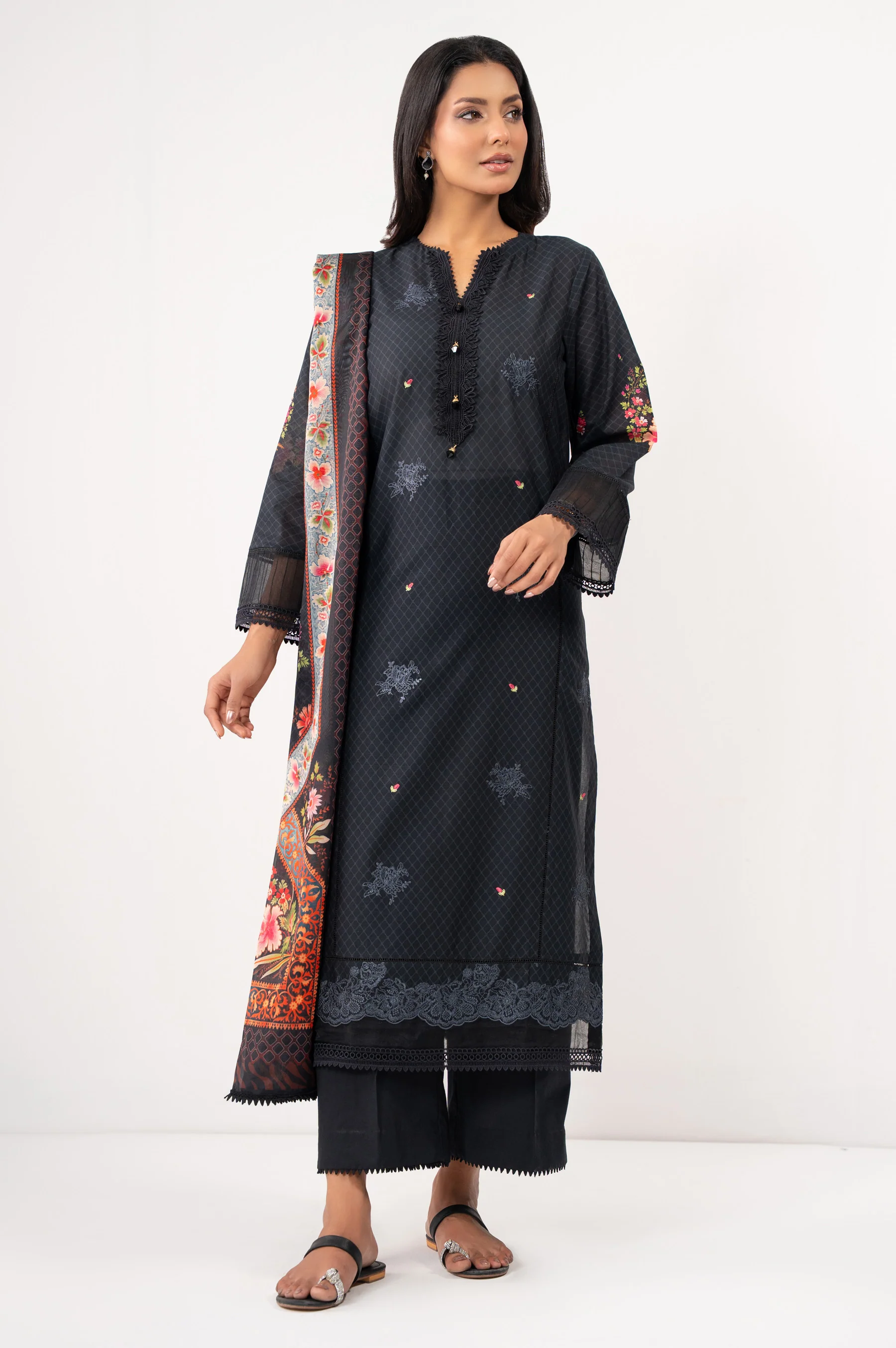 UNSTITCHED EMBROIDERED SUIT - Image 4