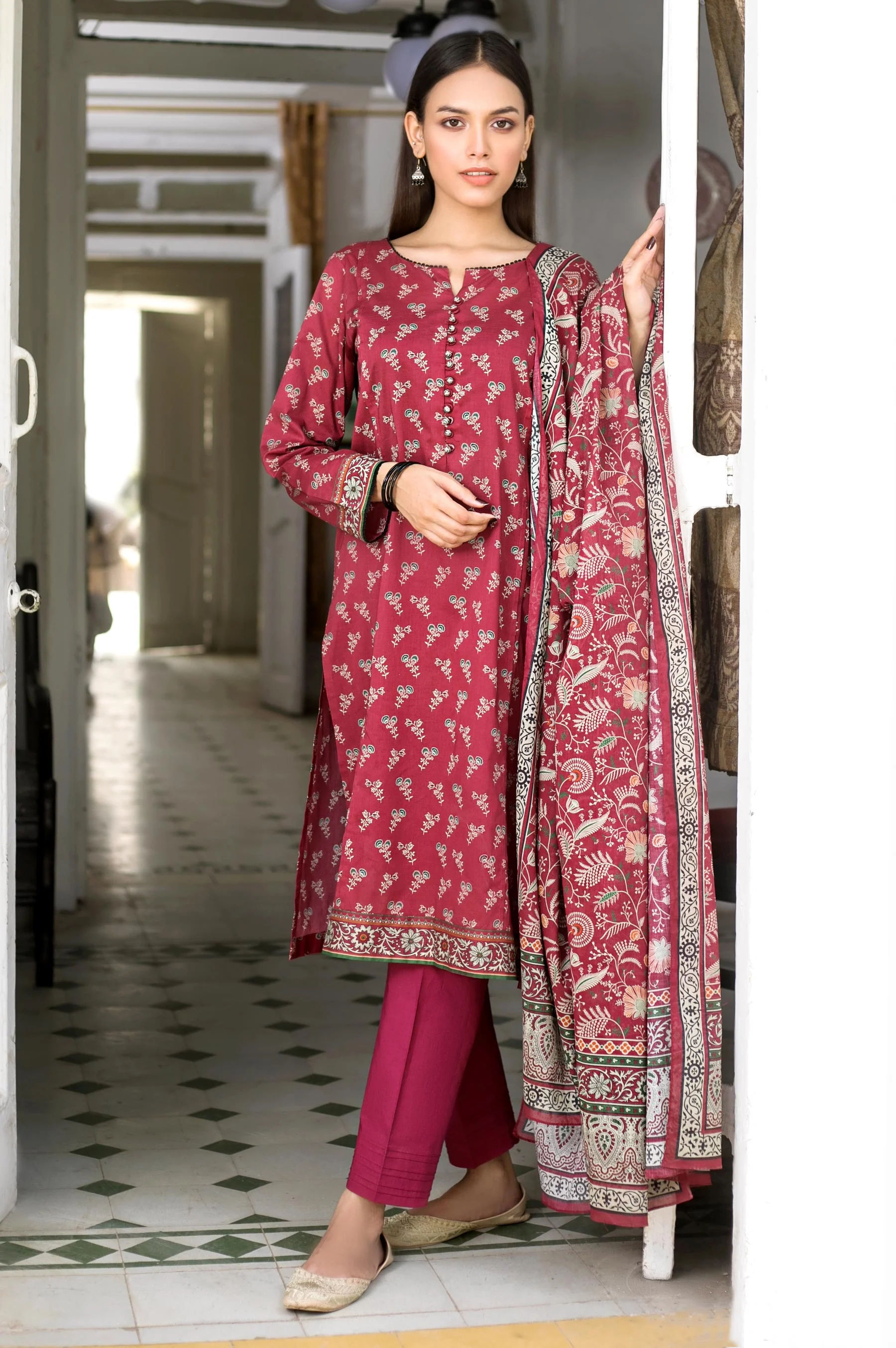 Unstitched-3-Piece-Digital-Printed-Lawn-Suit