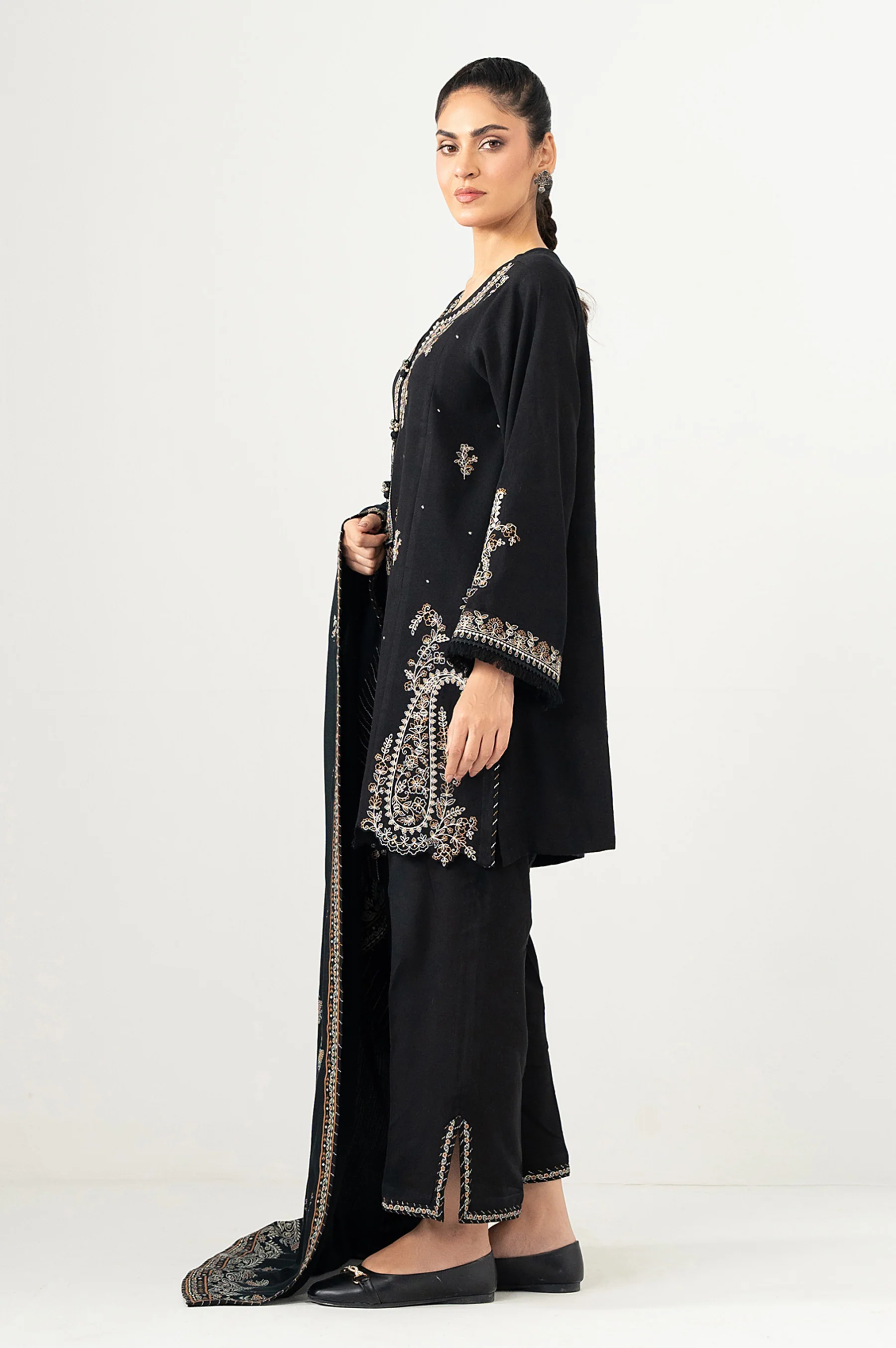 UNSTITCHED 3 PIECE EMBROIDERED SUIT - Image 4