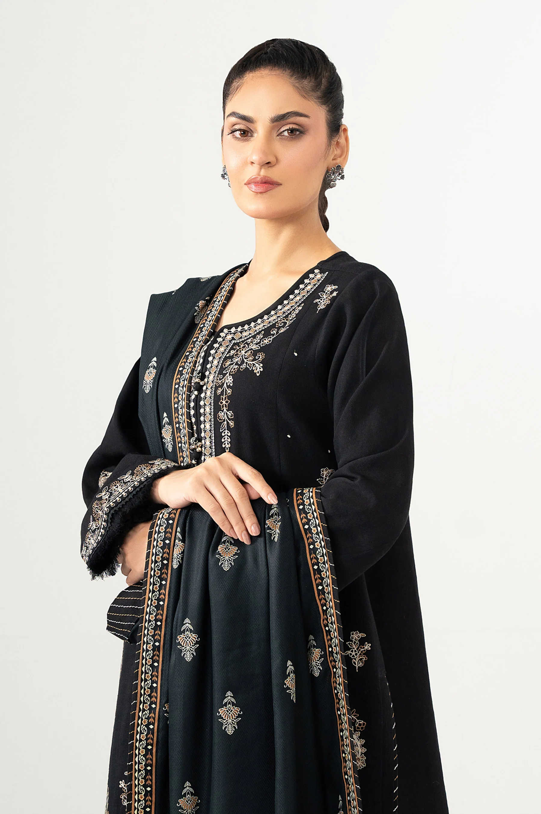 UNSTITCHED 3 PIECE EMBROIDERED SUIT - Image 6