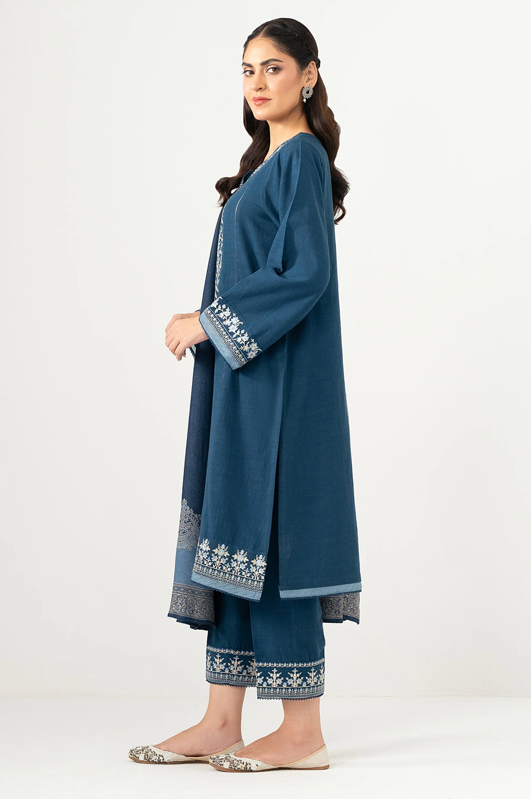 Unstitched 3 Piece Dyed Embroidered Khaddar Suit - Image 4