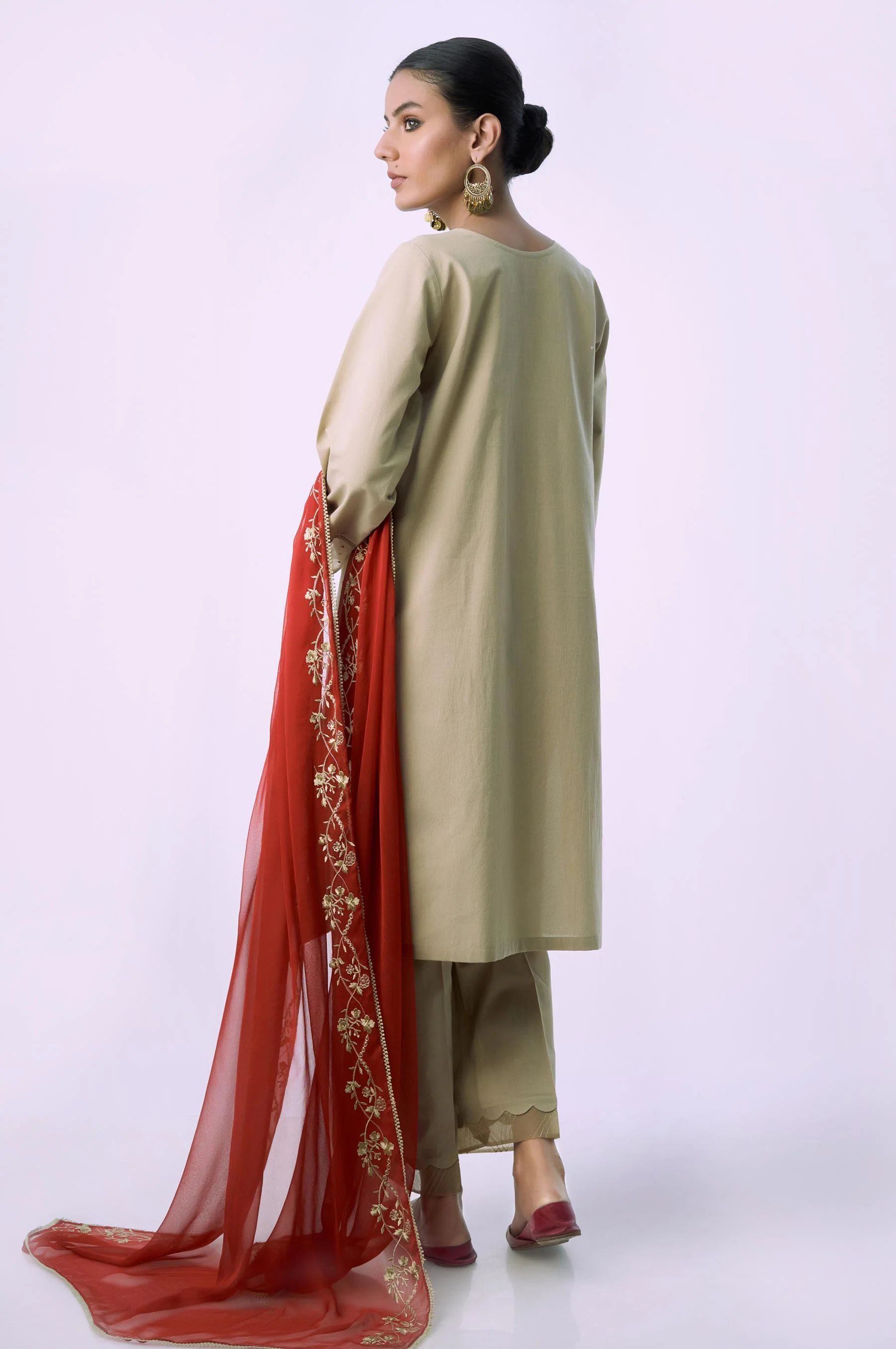 Unstitched 3 Piece Embroidered Cambric Suit - Image 4