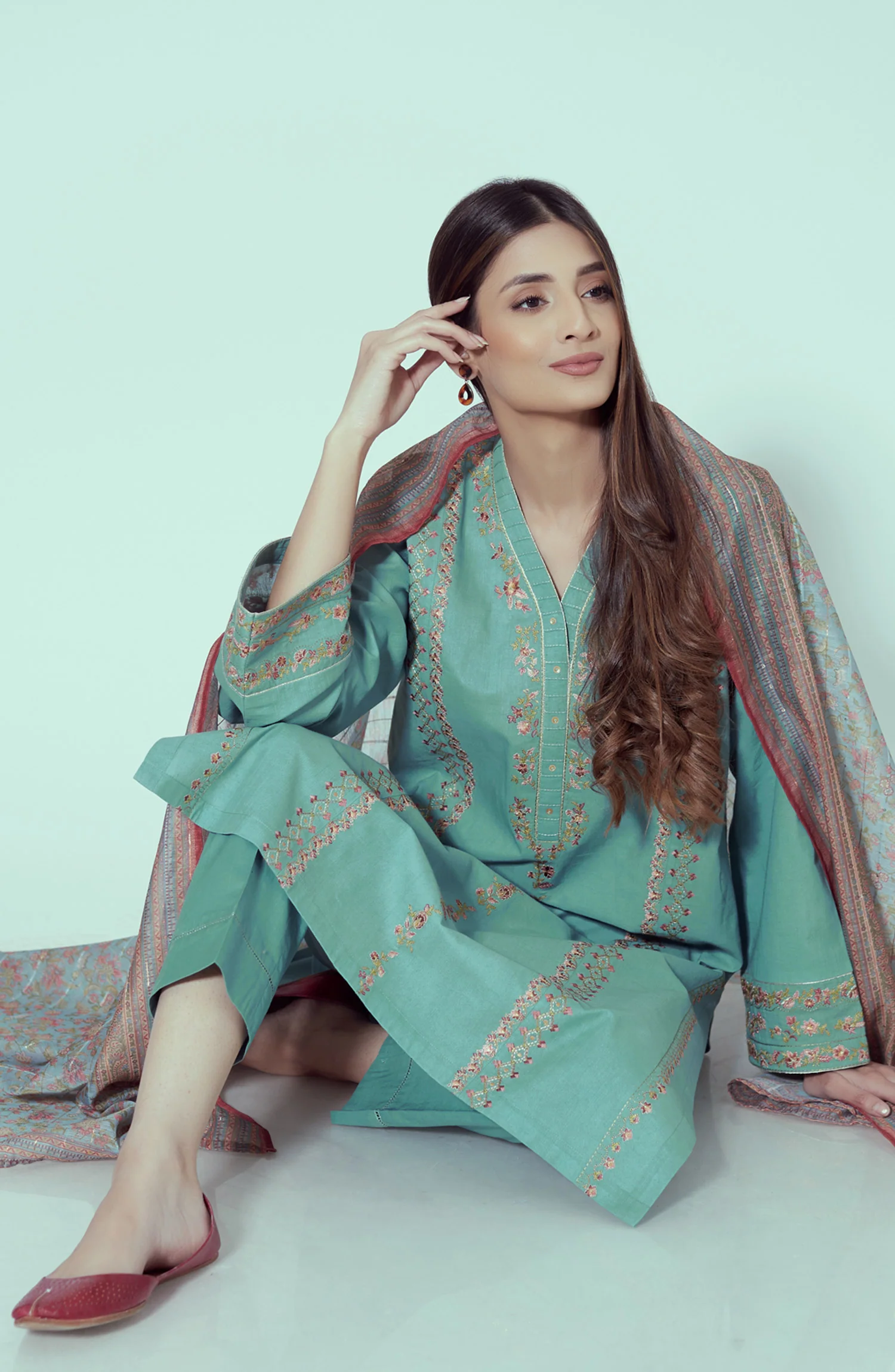 Unstitched 3 Piece Embroider Checkered Slub Suit - Image 5