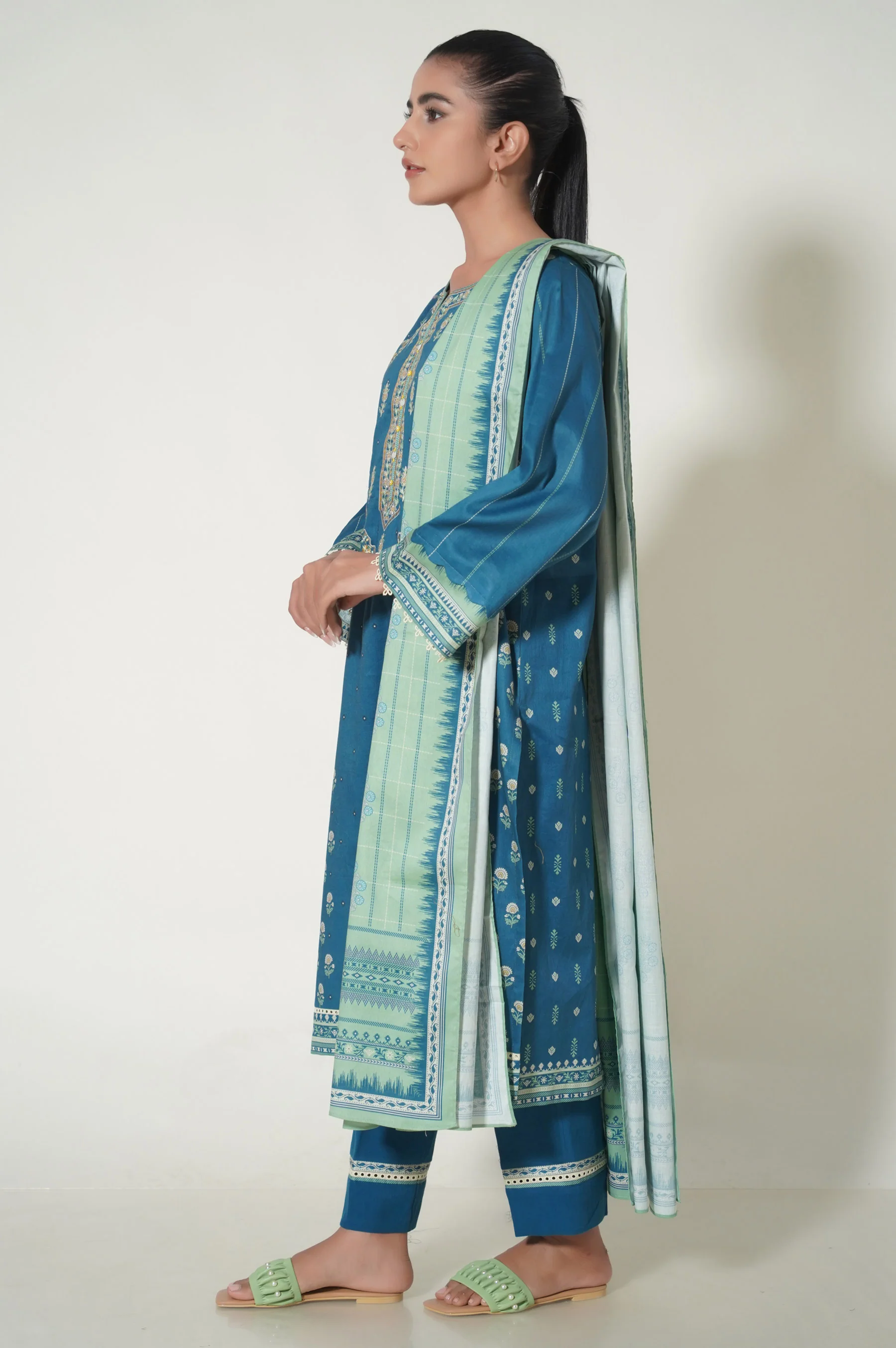 Unstitched 3 Piece Embroidered Cottel Suit - Image 4