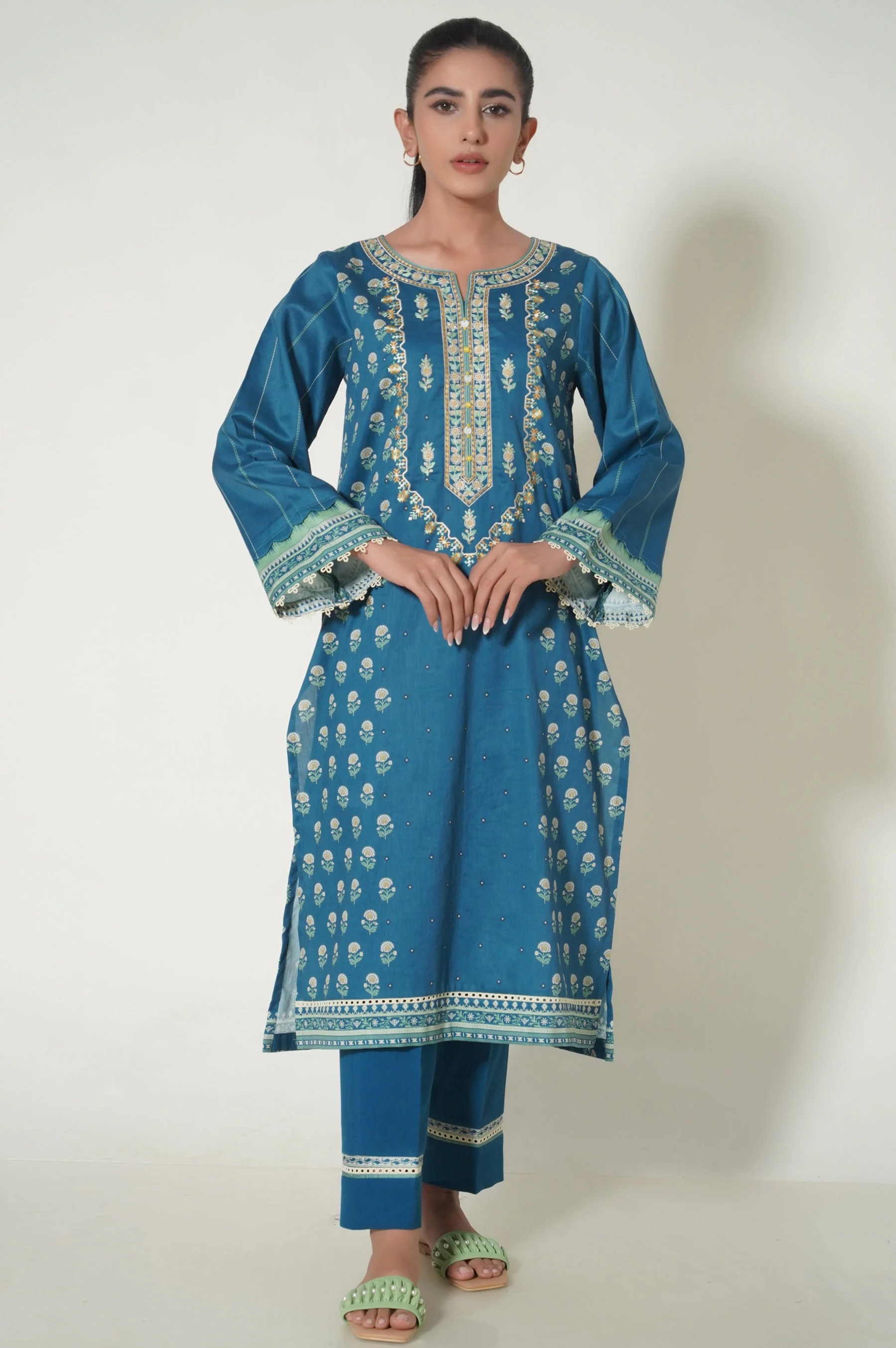 Unstitched 3 Piece Embroidered Cottel Suit - Image 5
