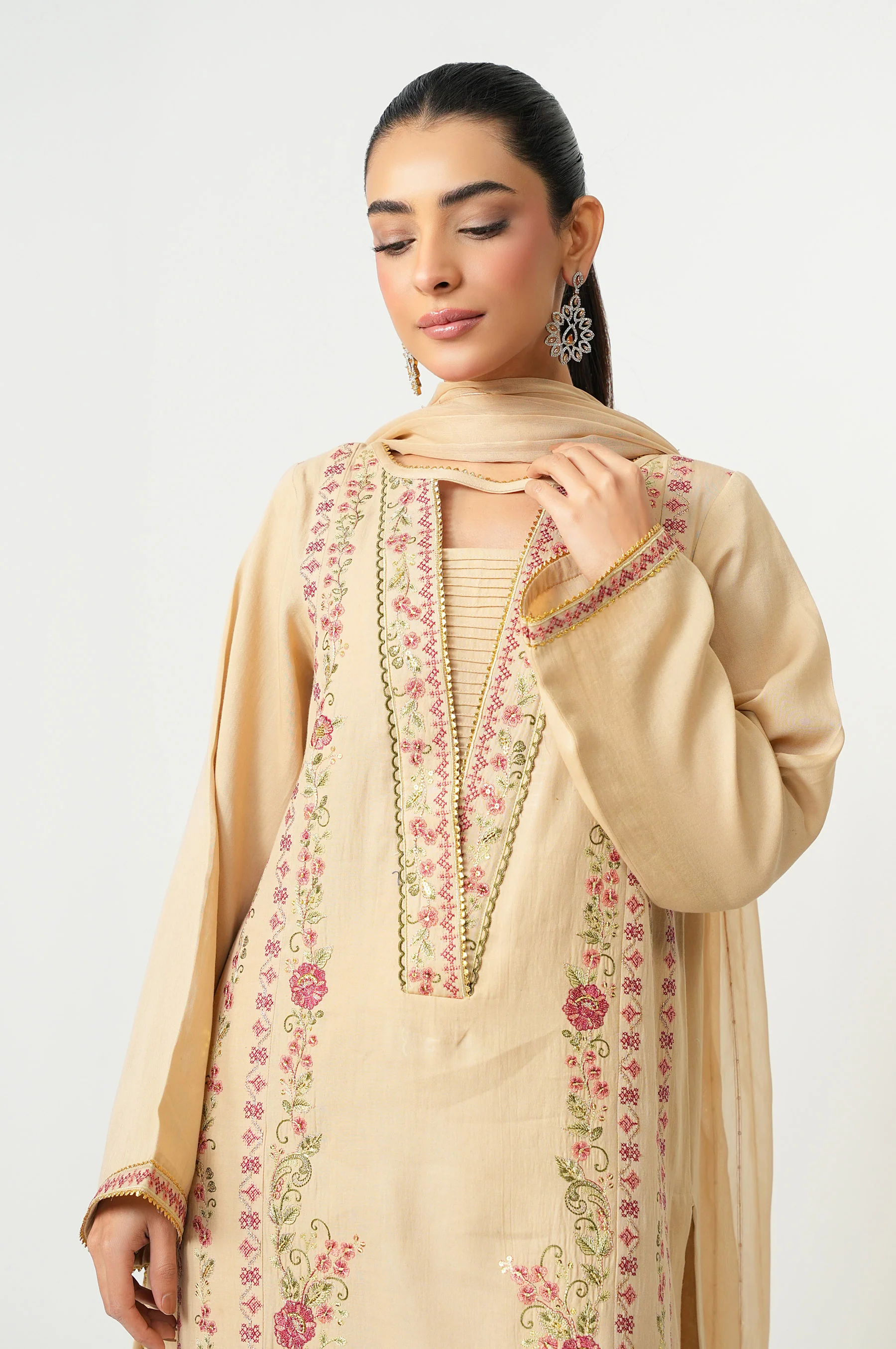 UNSTITCHED EMBROIDERED SUIT - Image 3