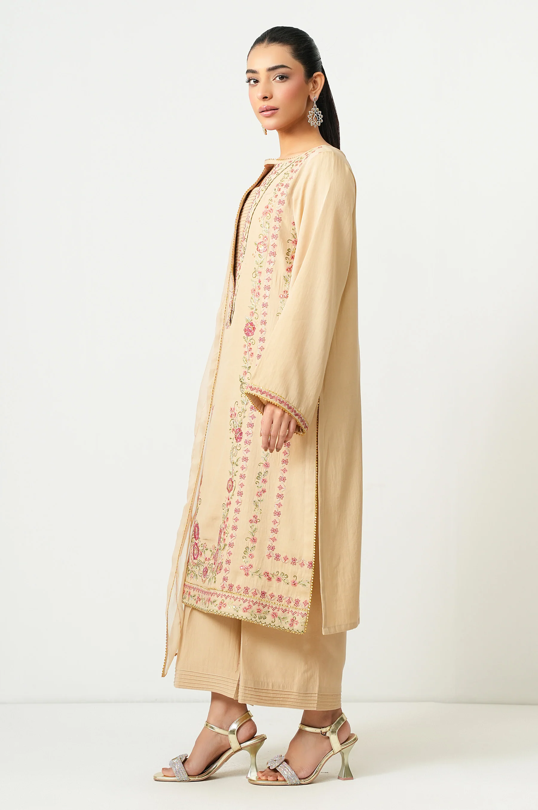 UNSTITCHED EMBROIDERED SUIT - Image 4