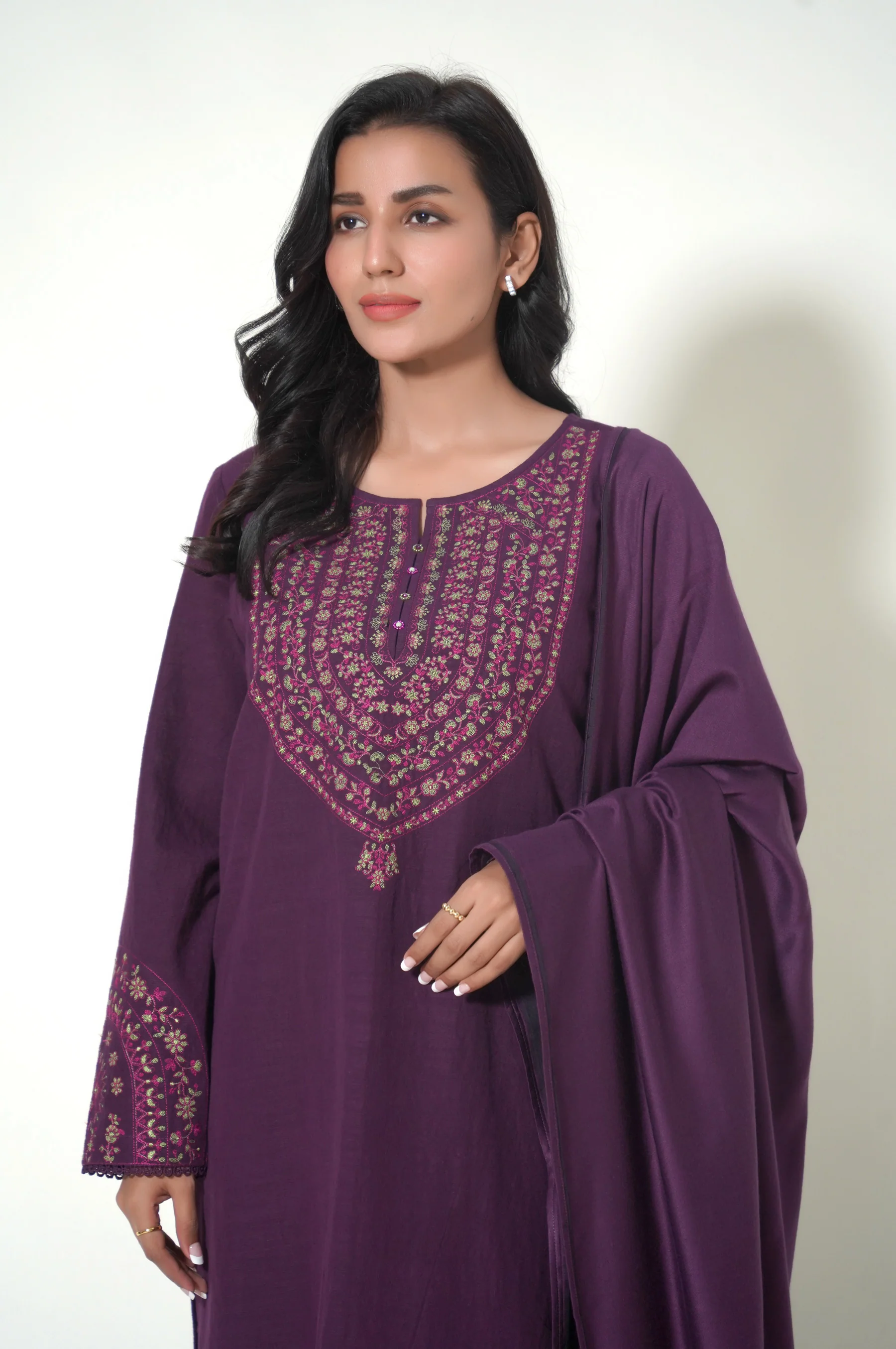 Unstitched 3 Piece Embroidered Khaddar Suit - Image 5