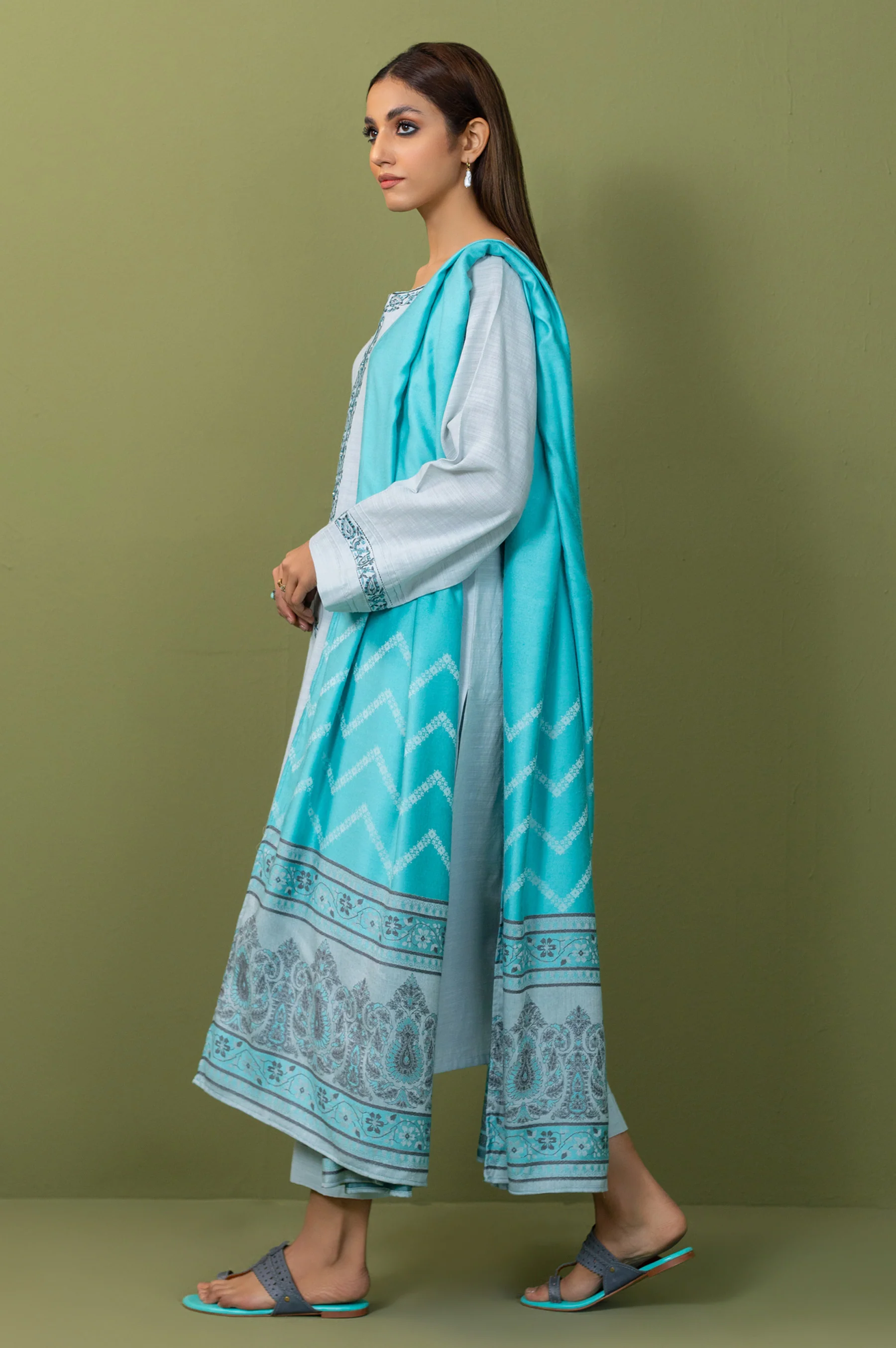Unstitched 3 Piece Embroidered Khaddar Suit - Image 6