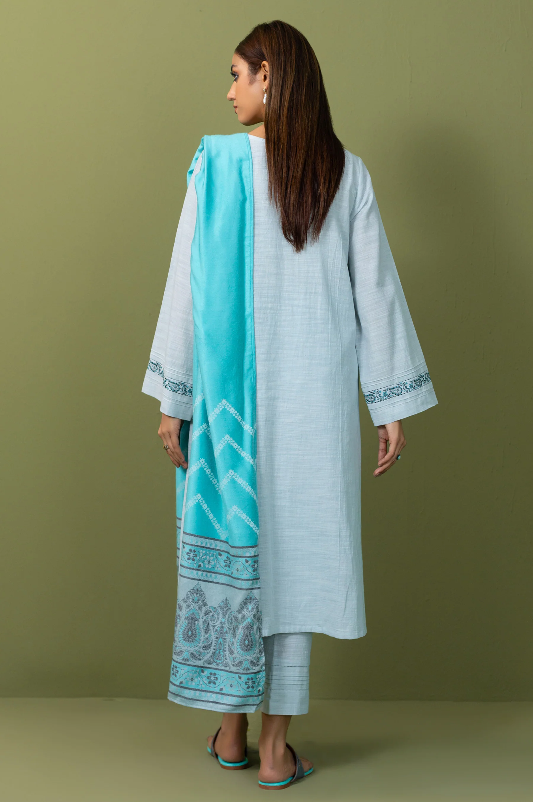 Unstitched 3 Piece Embroidered Khaddar Suit - Image 7