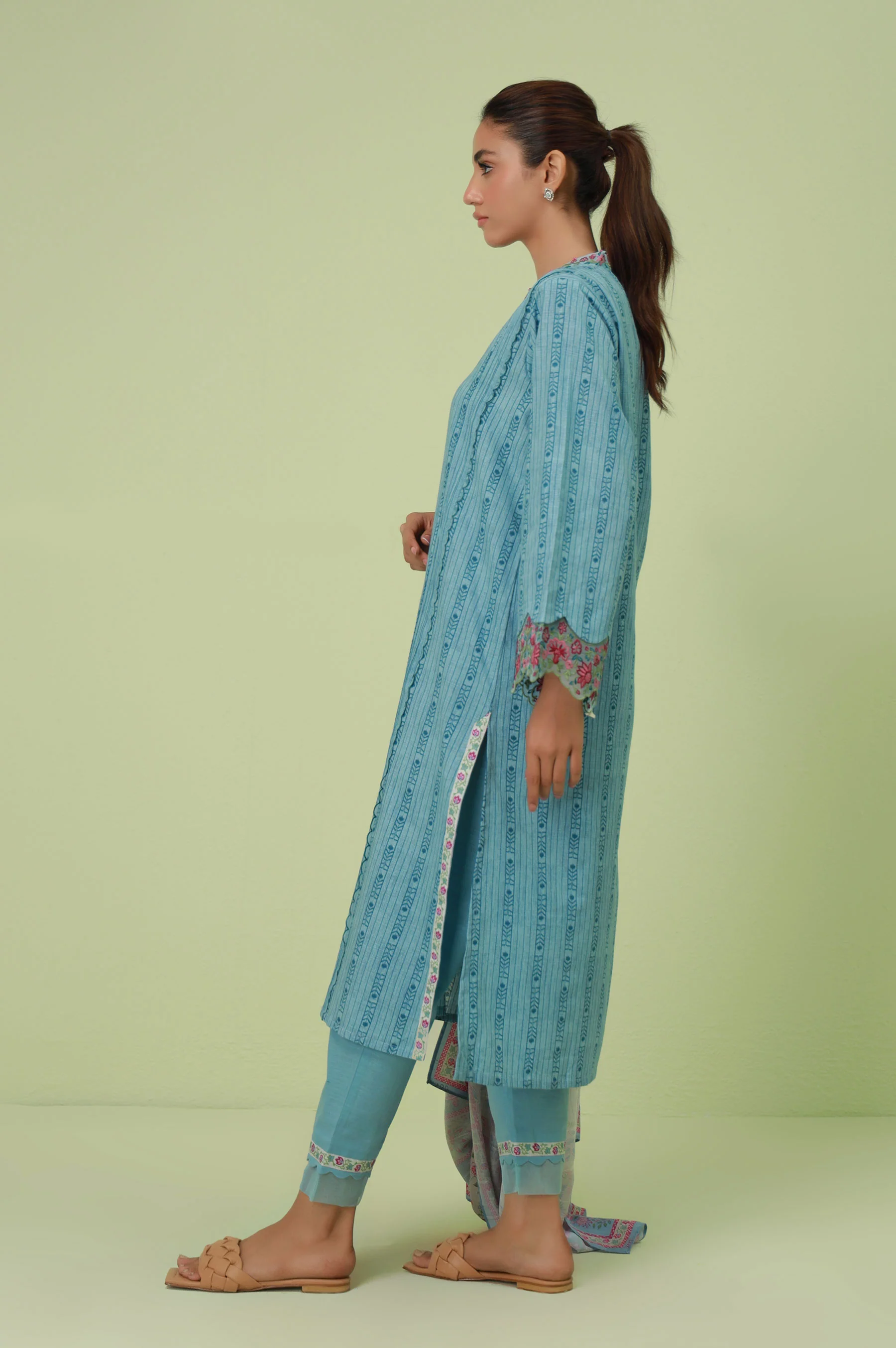 Unstitched 3 Piece Embroidered Khaddar Suit - Image 3