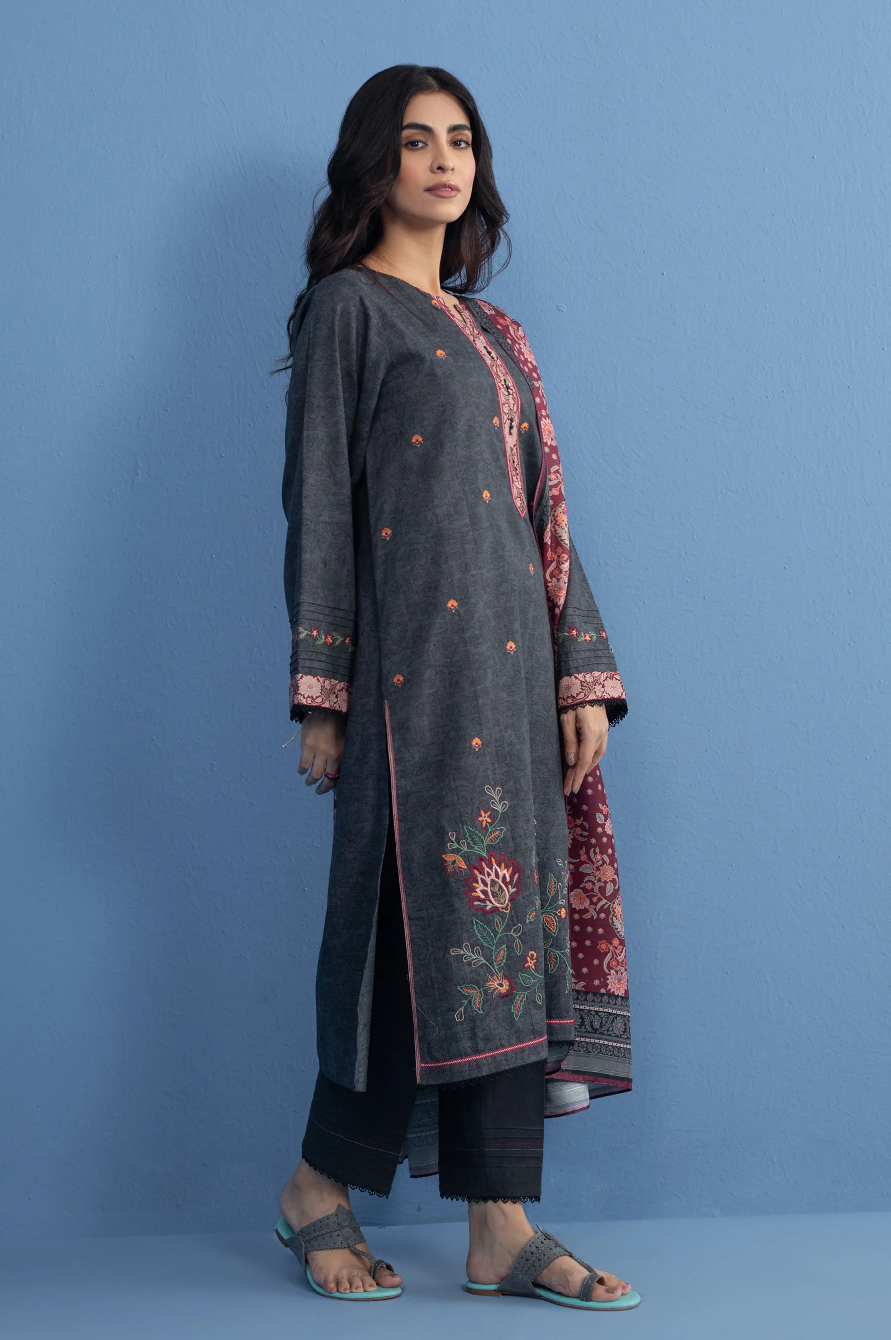 Unstitched 3 Piece Embroidered Khaddar Suit - Image 5