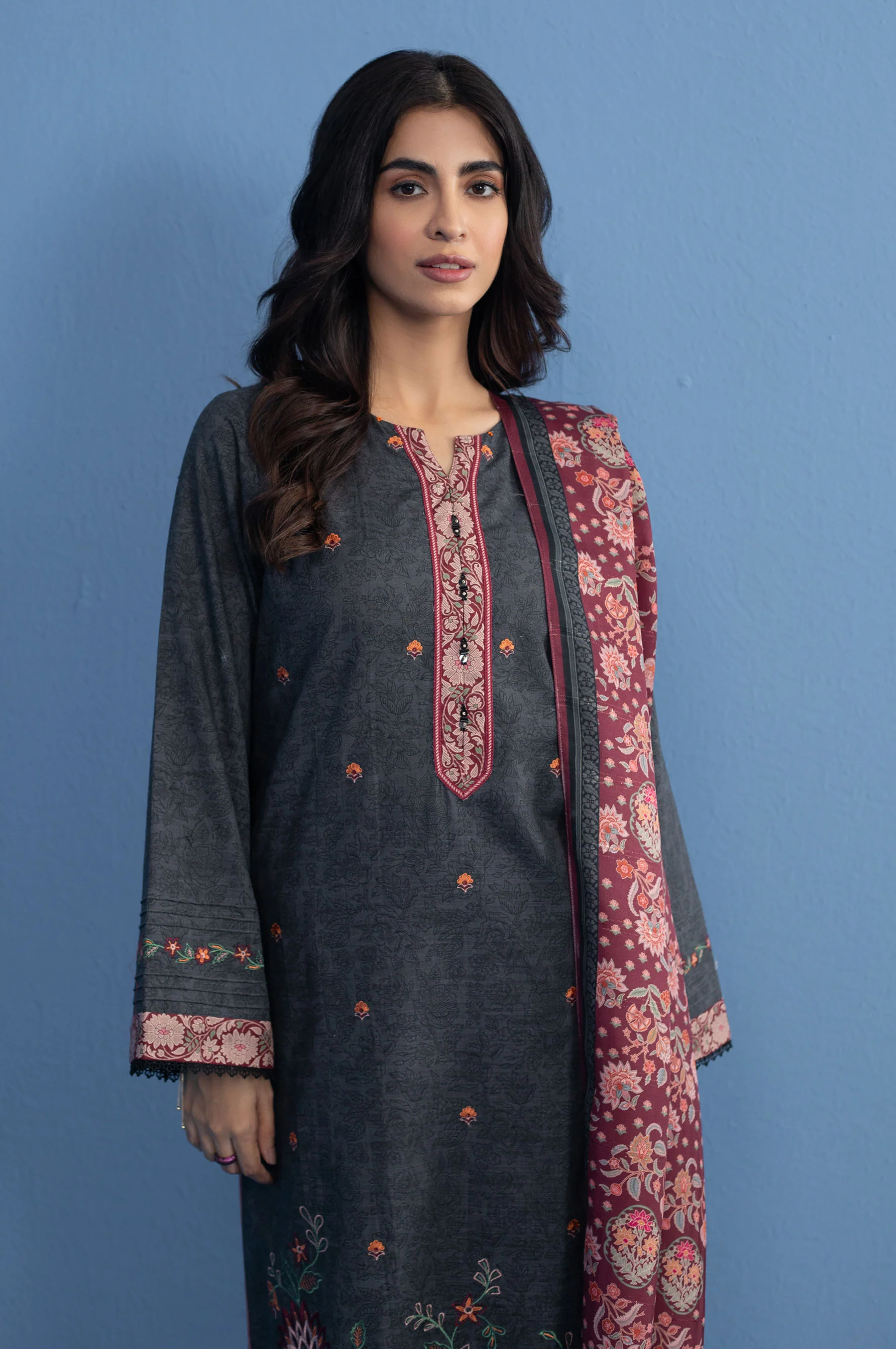 Unstitched 3 Piece Embroidered Khaddar Suit - Image 9