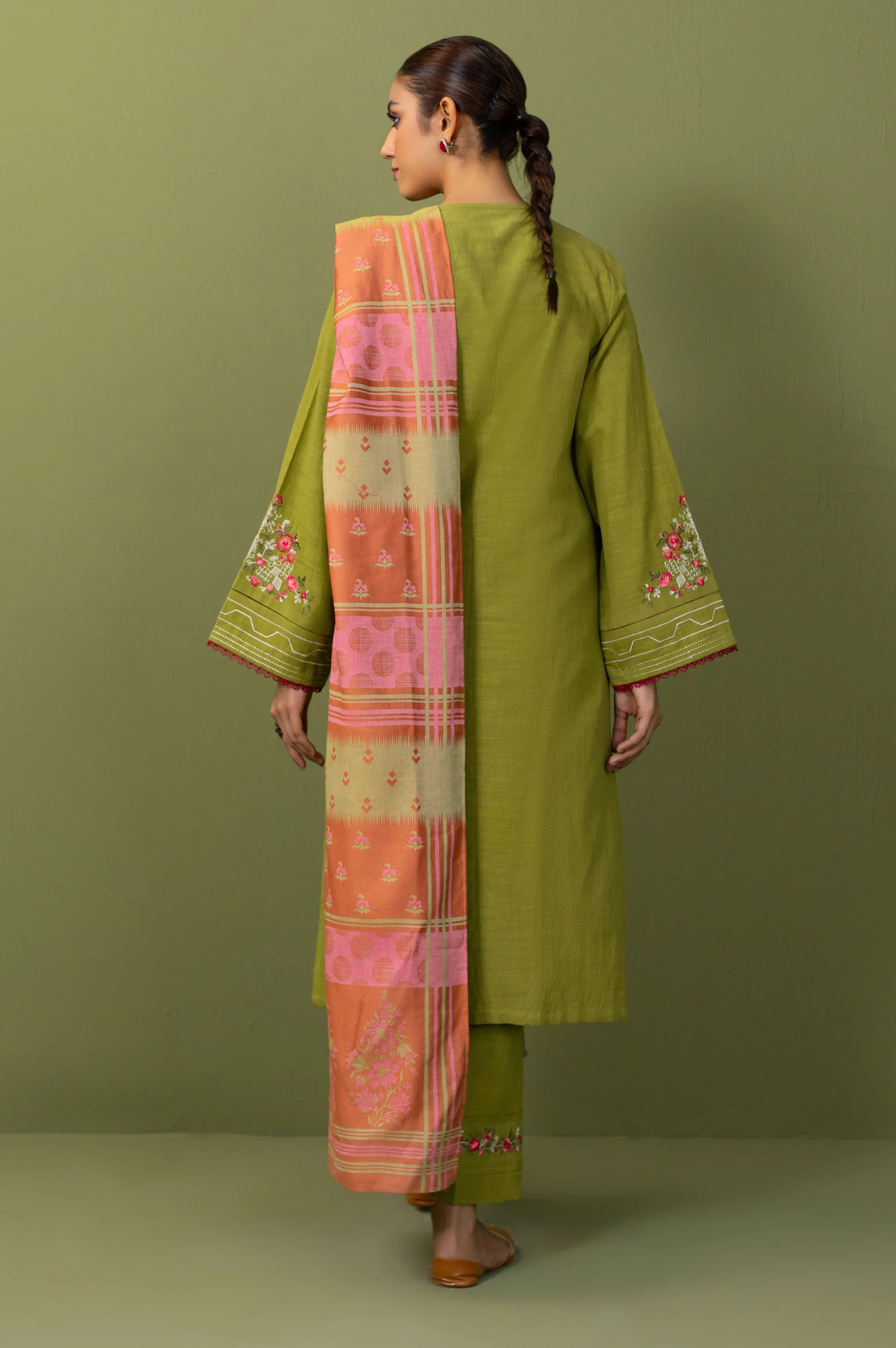Unstitched 3 Piece Embroidered Khaddar Suit - Image 4