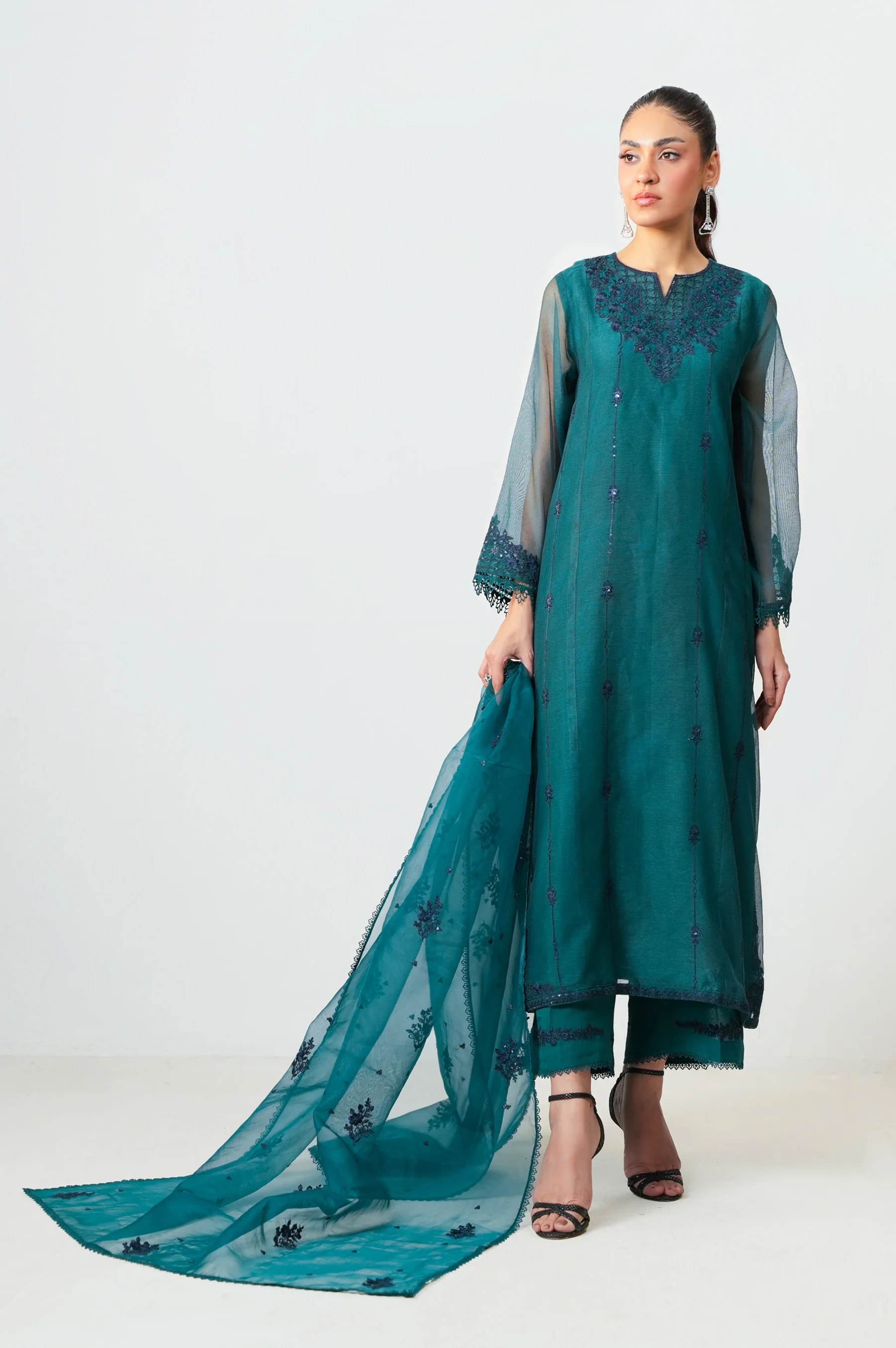 UNSTITCHED EMBROIDERED SUIT - Image 4