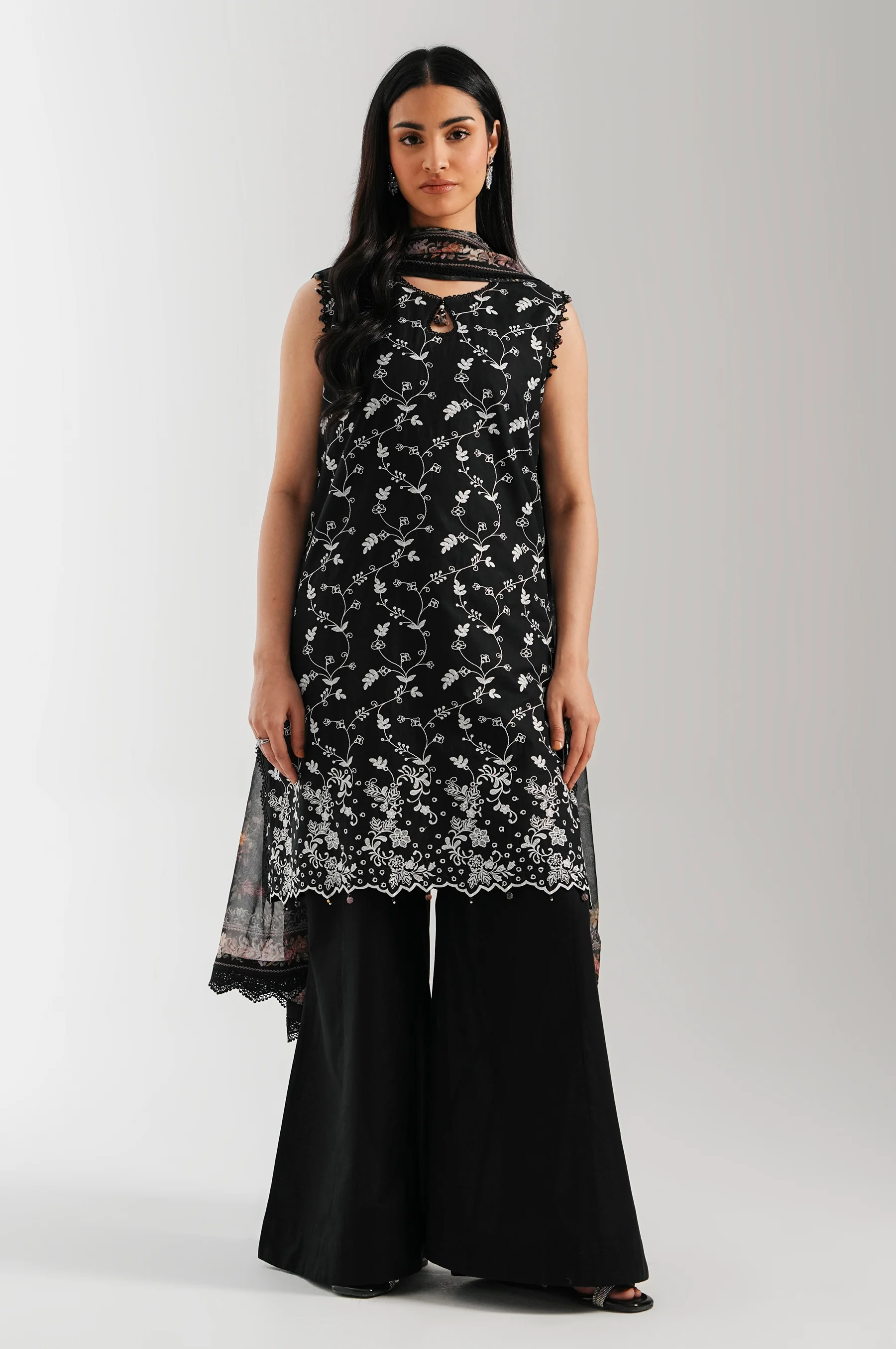 UNSTITCHED EMBROIDERED SUIT - Image 5