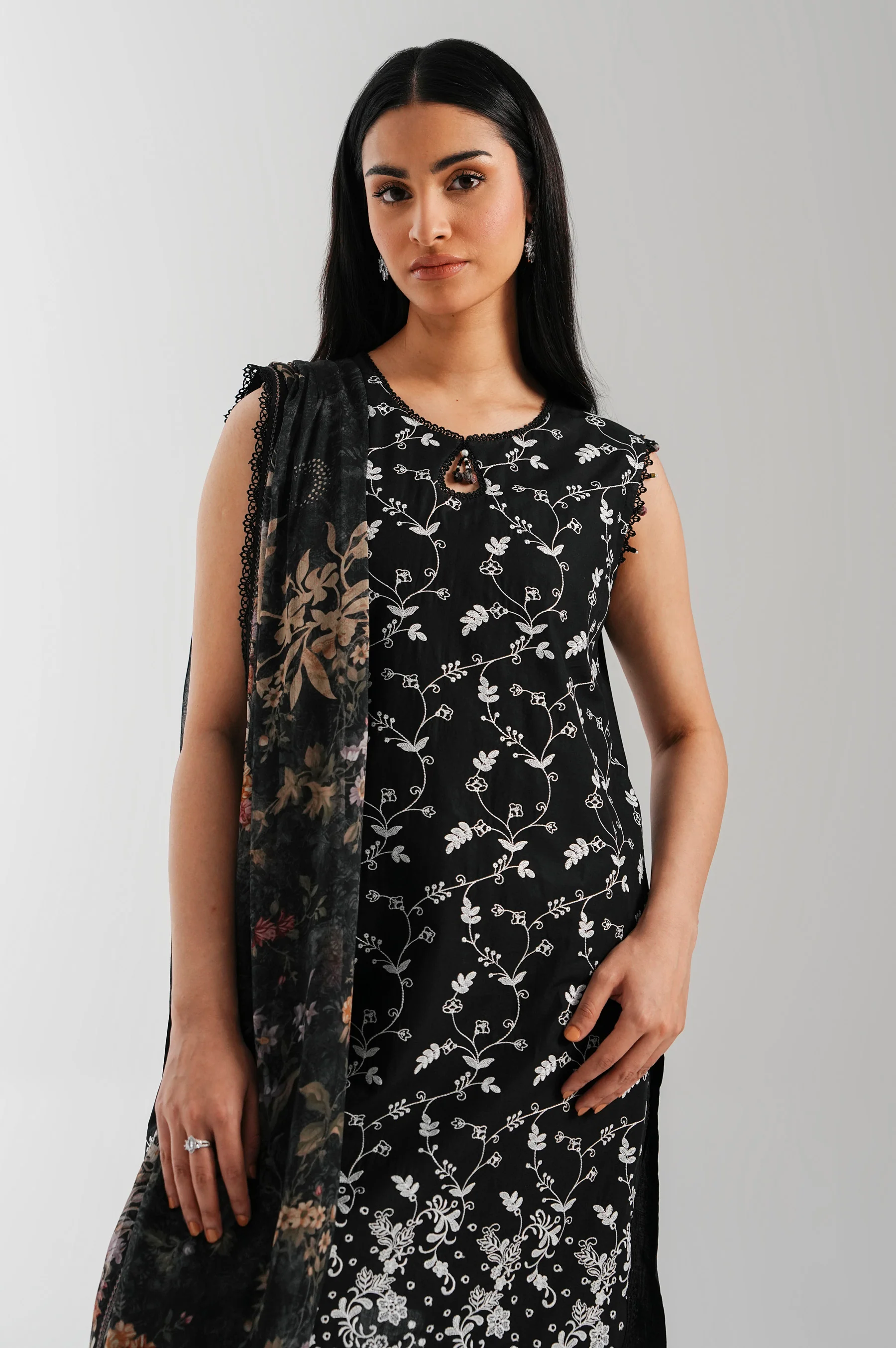 UNSTITCHED EMBROIDERED SUIT - Image 6