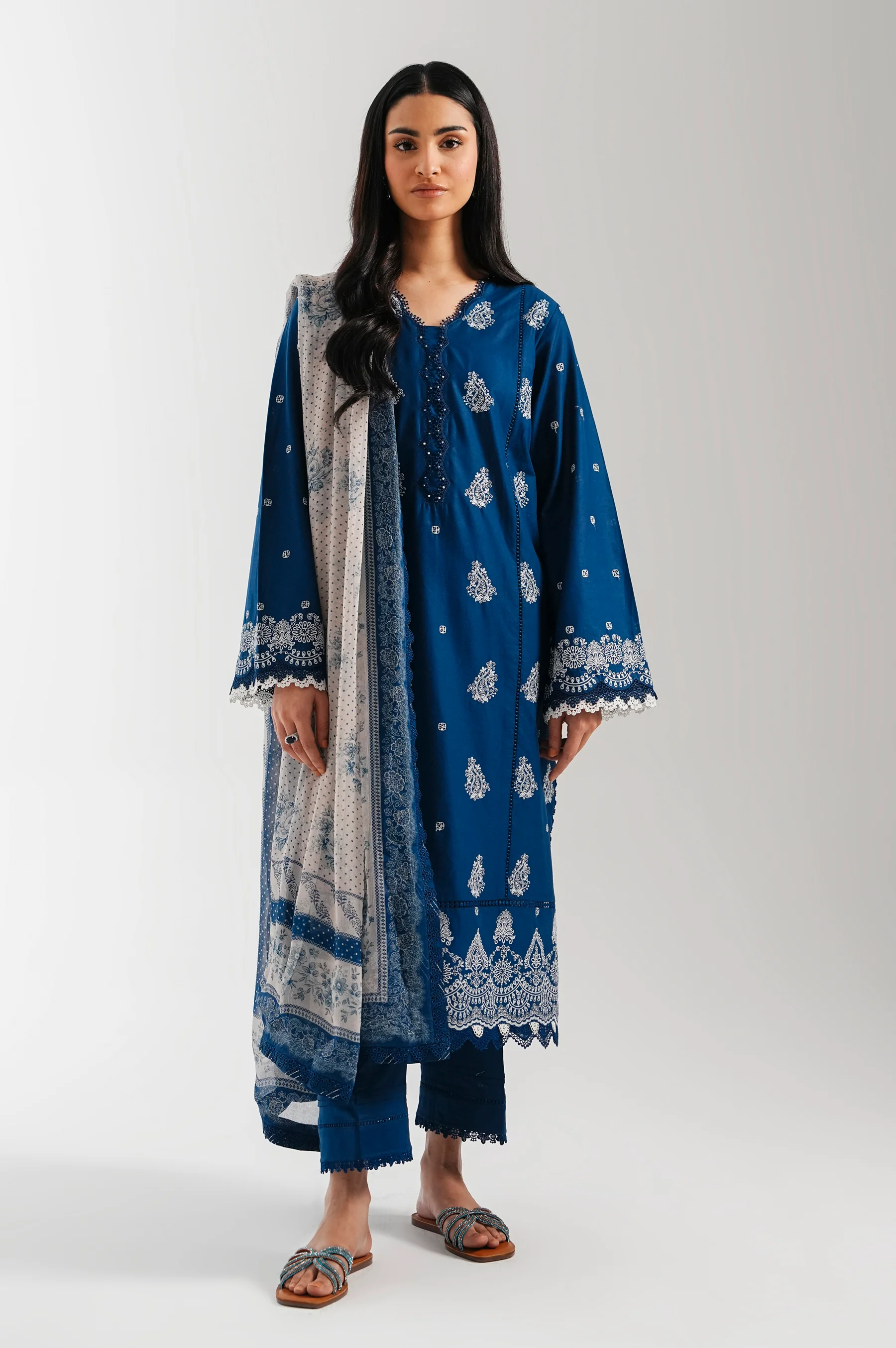 UNSTITCHED EMBROIDERED SUIT